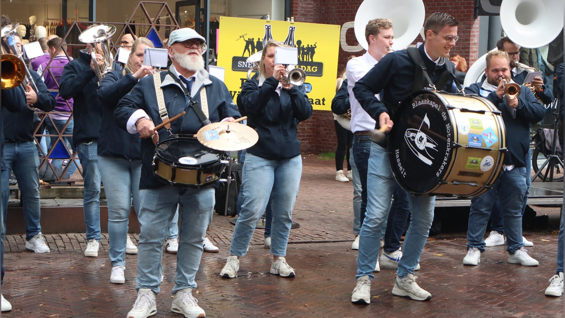 Feestelijke start 13e Sneeker Dweildag