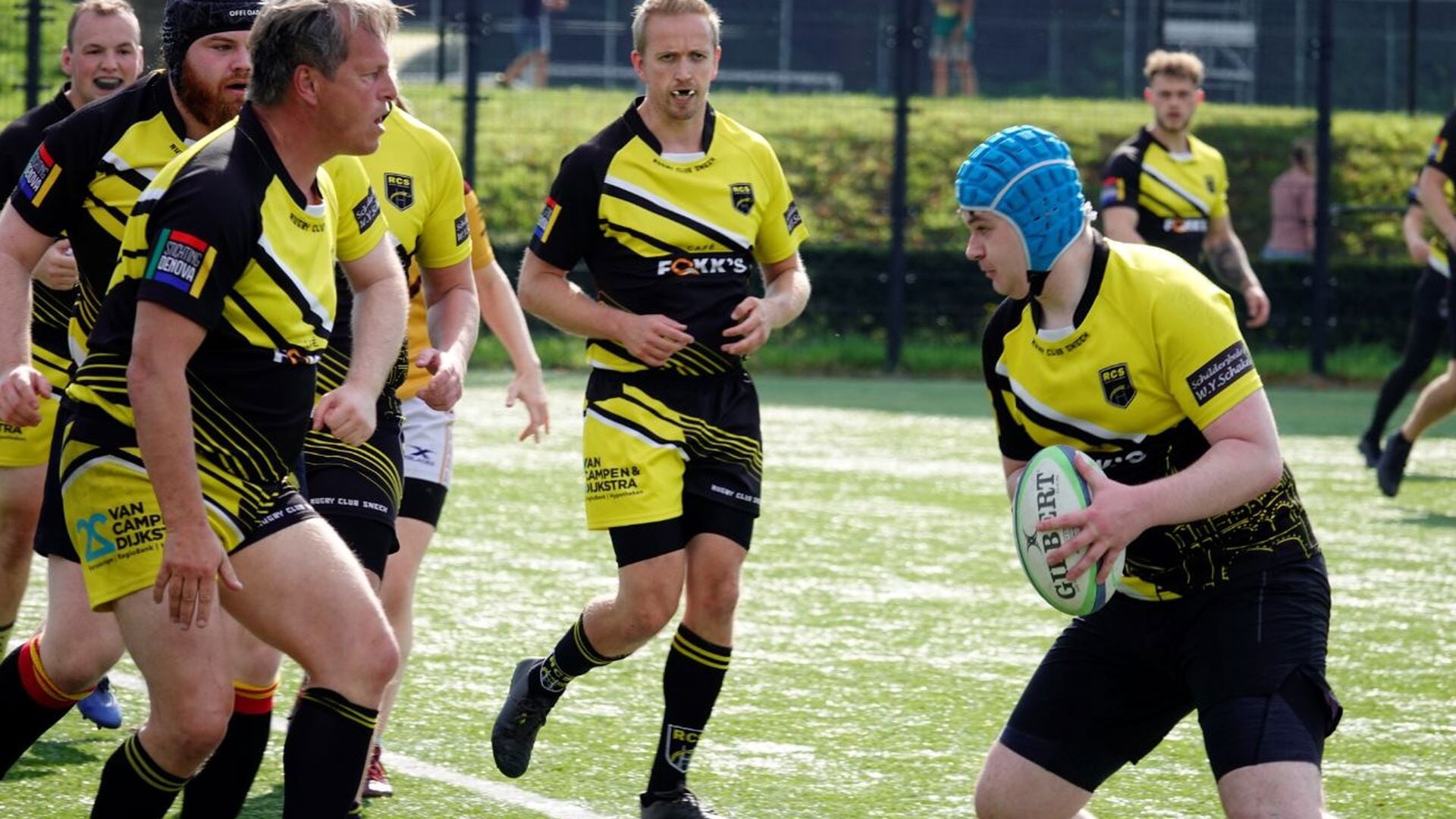 Rugby Club Sneek bestaat vijf jaar: “Het is gewoon verslavend leuk”