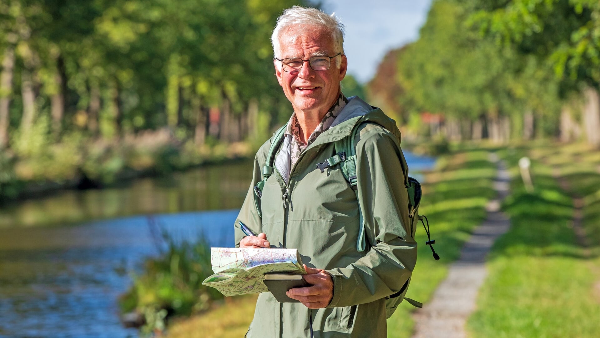 Fokko Bosker uit Lippenhuizen schrijft wandelgidsen: “Vertraagd naar je omgeving kijken”