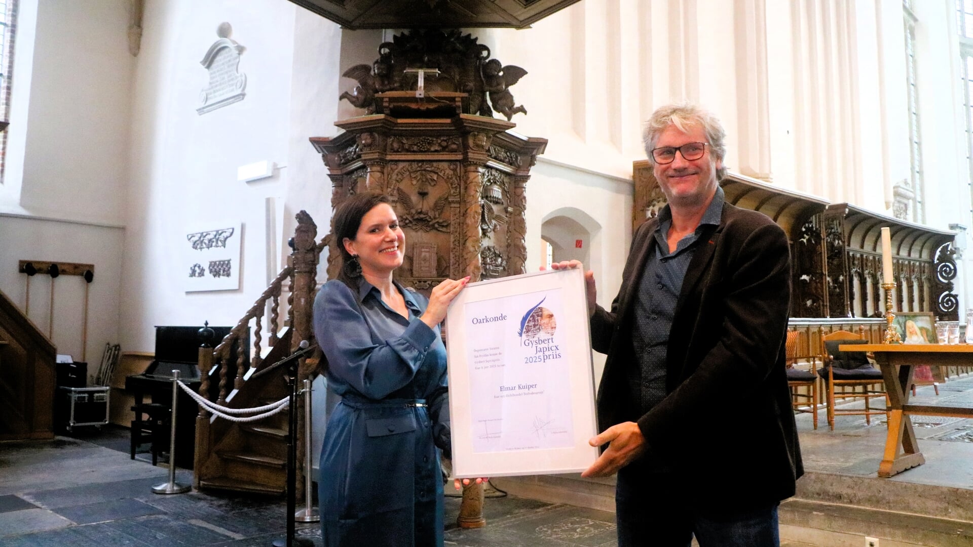 Elmar Kuiper wint Gysbert Japicxpriis 2025 met poëziebundel Ferlosboartsje