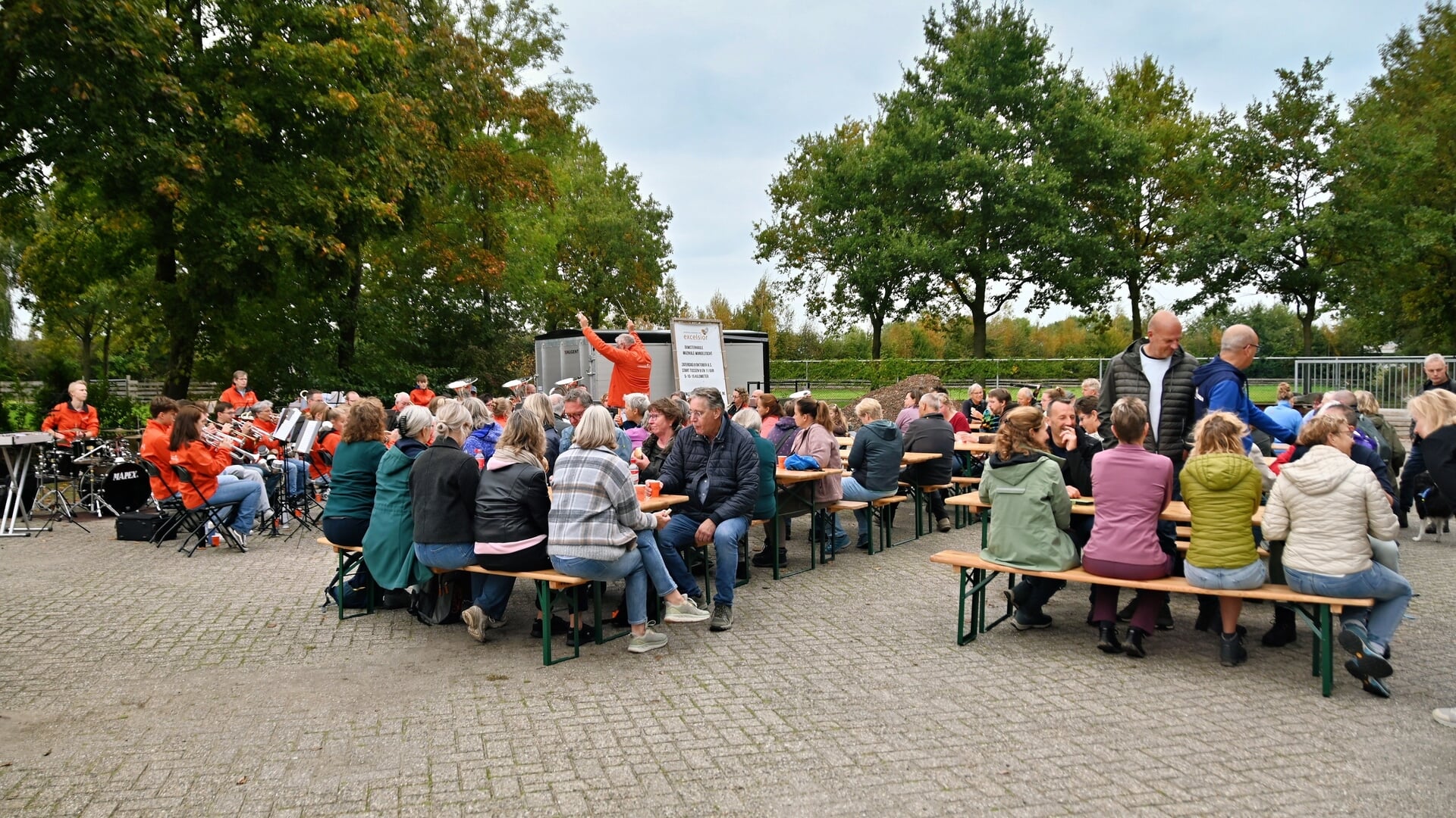 FOTO’S | Muzikale wandeltocht Excelsior Ouwsterhaule: “Een hele organisatie, maar zeer geslaagd!”