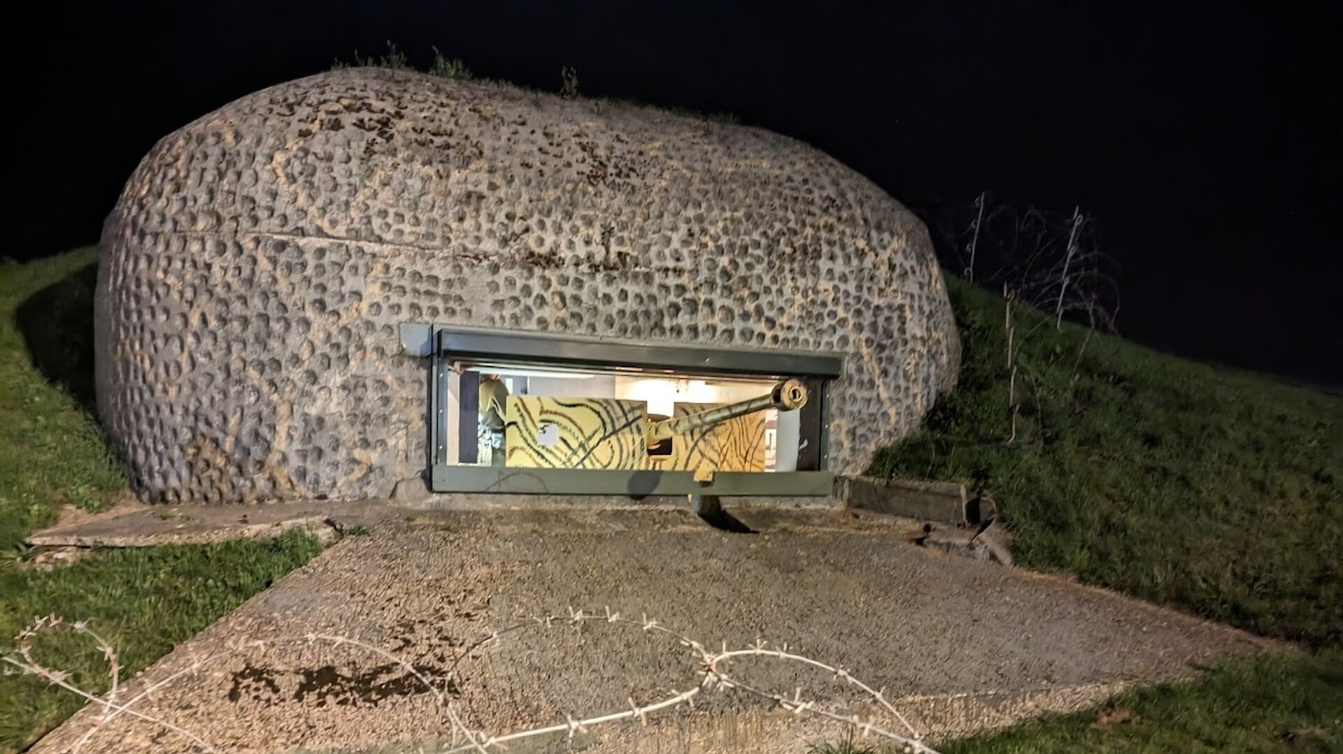 Zonder licht zie je niks, een nachtelijke reis door het Kazemattenmuseum