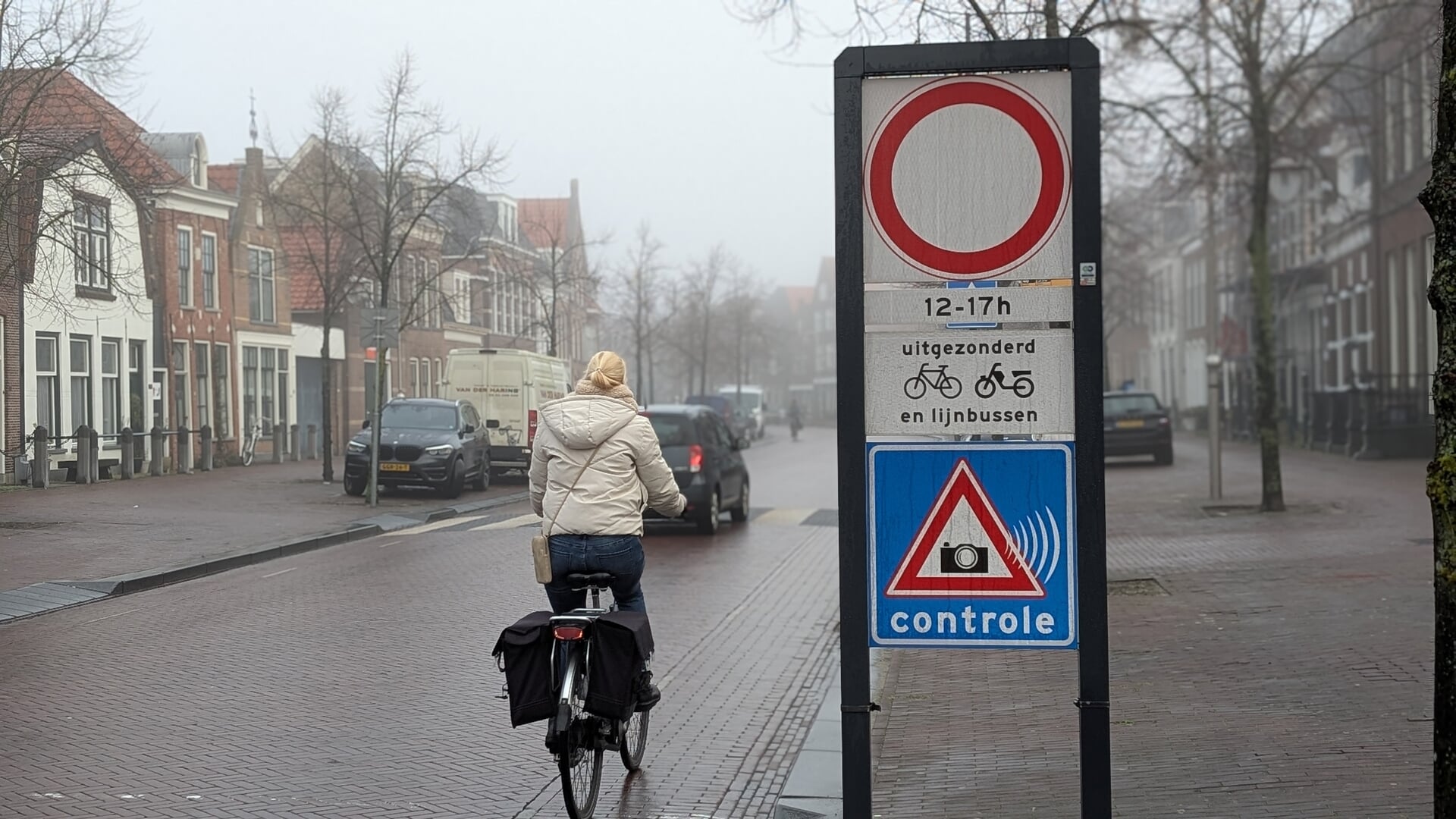 Autoluwe binnenstad Sneek blijft: Raad neemt evaluatie over, wel kritiek op boetebeleid en camera’s