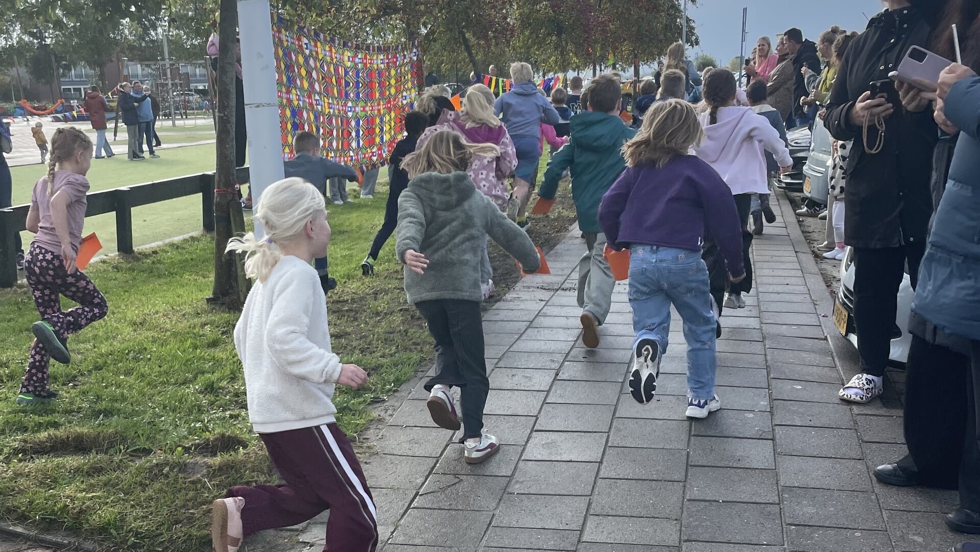Recordbedrag bij sponsorloop van CBS De Vuurvlinder voor SafeSip-project