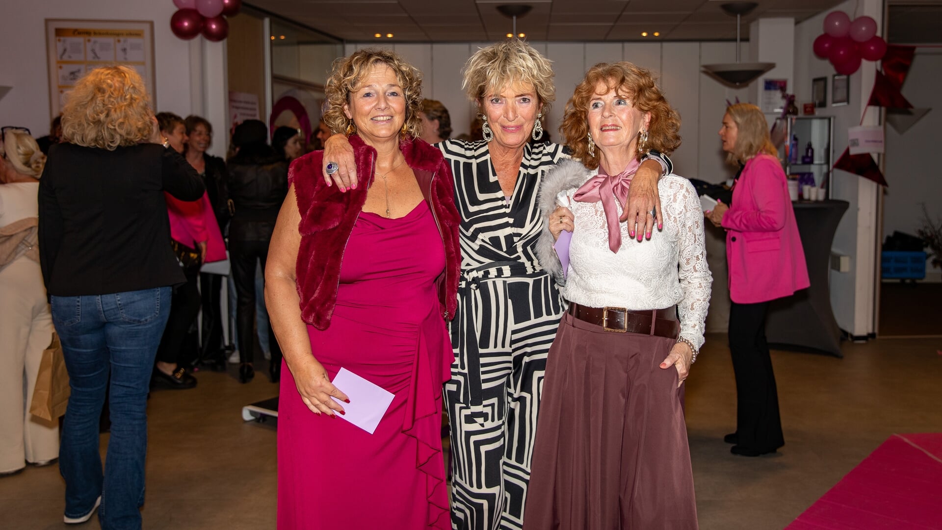 Pink Ribbon Ladies Night bij Curves Sneek levert ruim 1.200 euro op