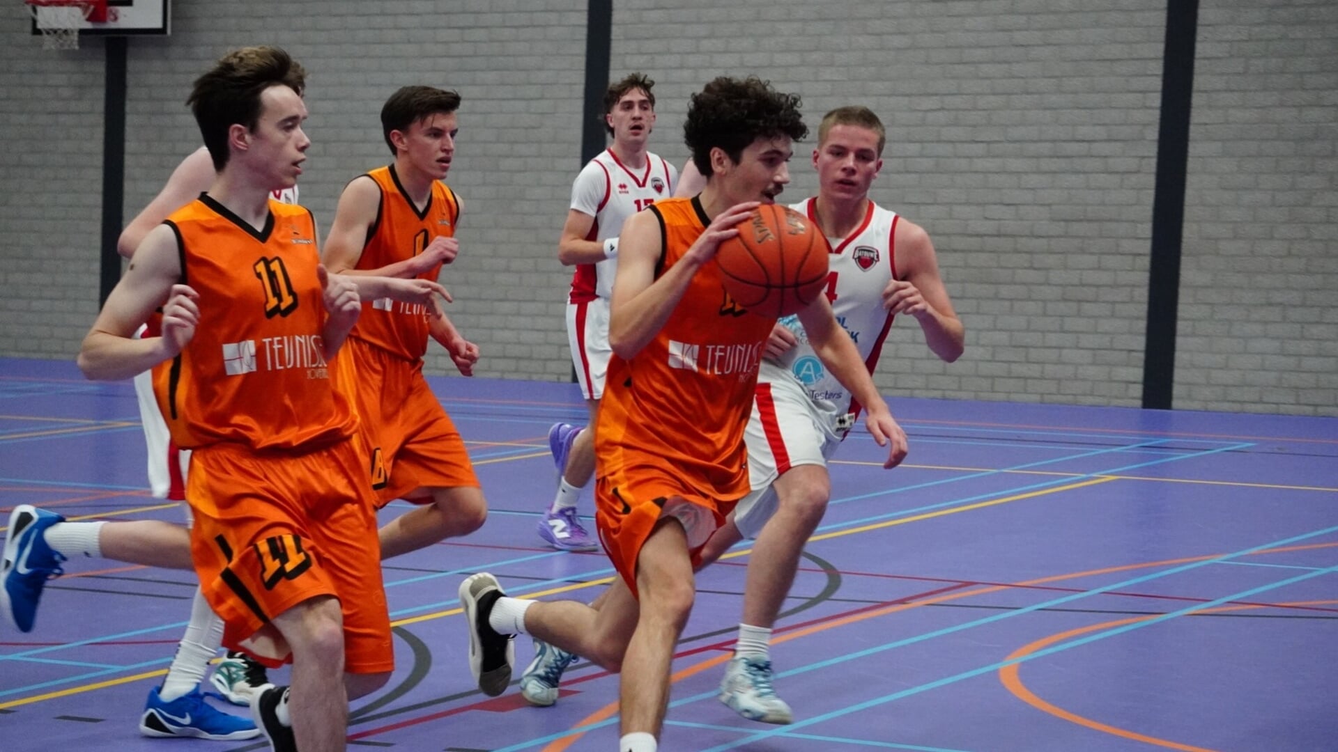 Spannende basketbalwedstrijden met wisselend resultaat
