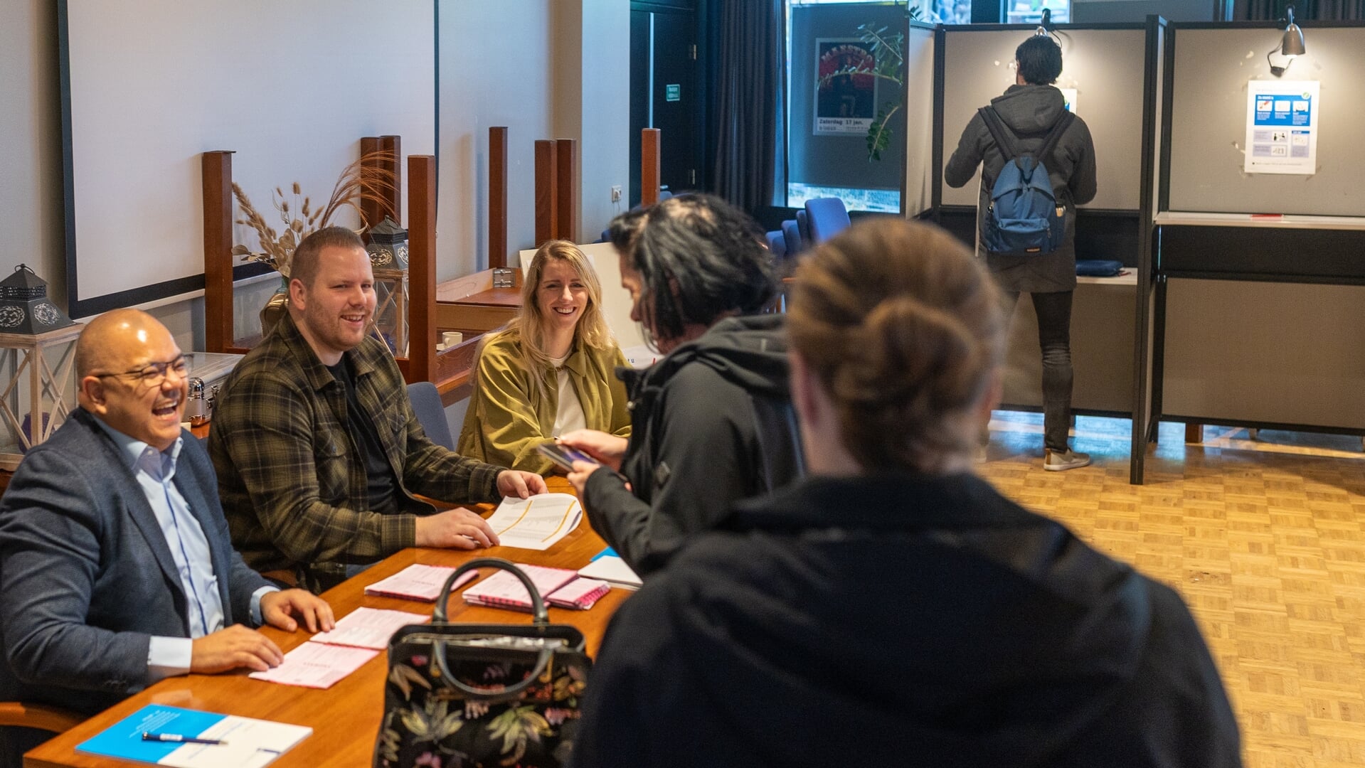 In beeld: Inwoners Gemert-Bakel naar de stembus