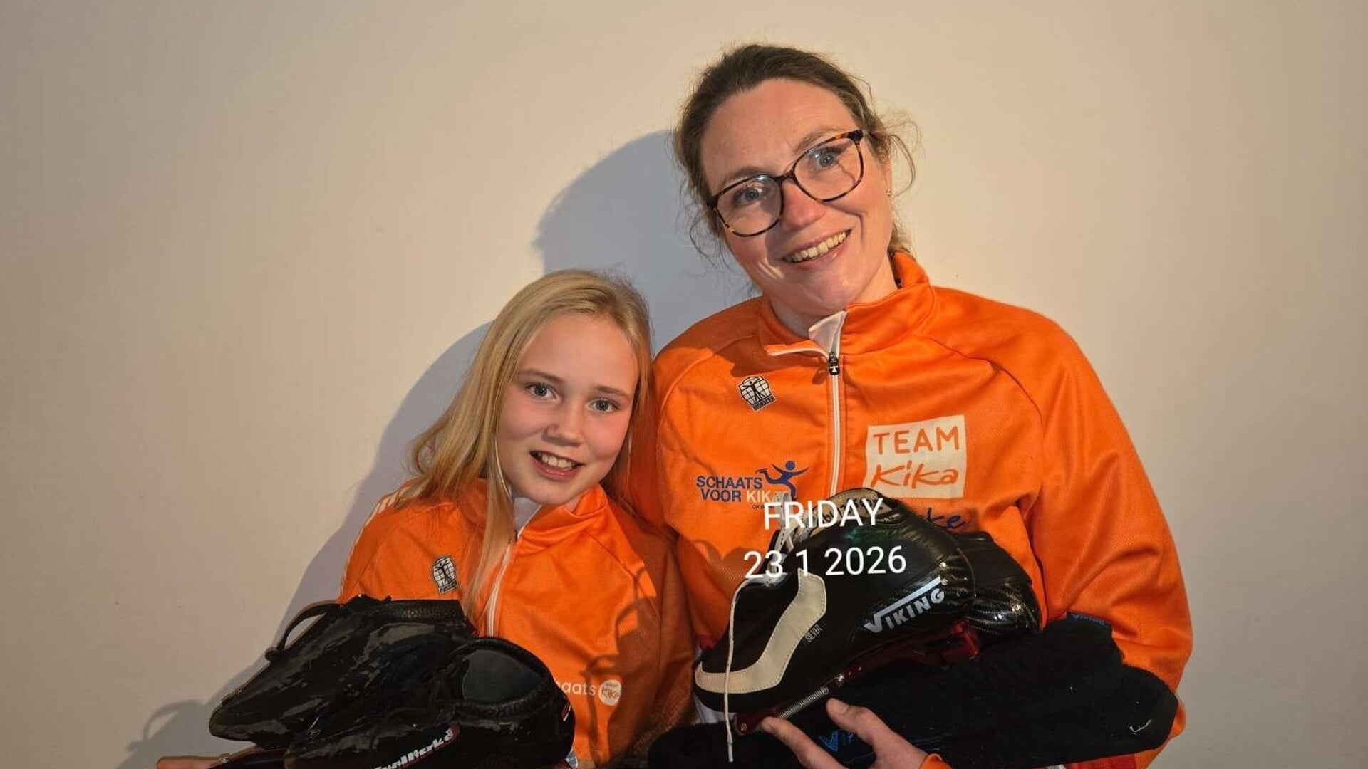 Marije (11) uit Heerenveen zamelt geld in voor KiKa op de Weissensee!