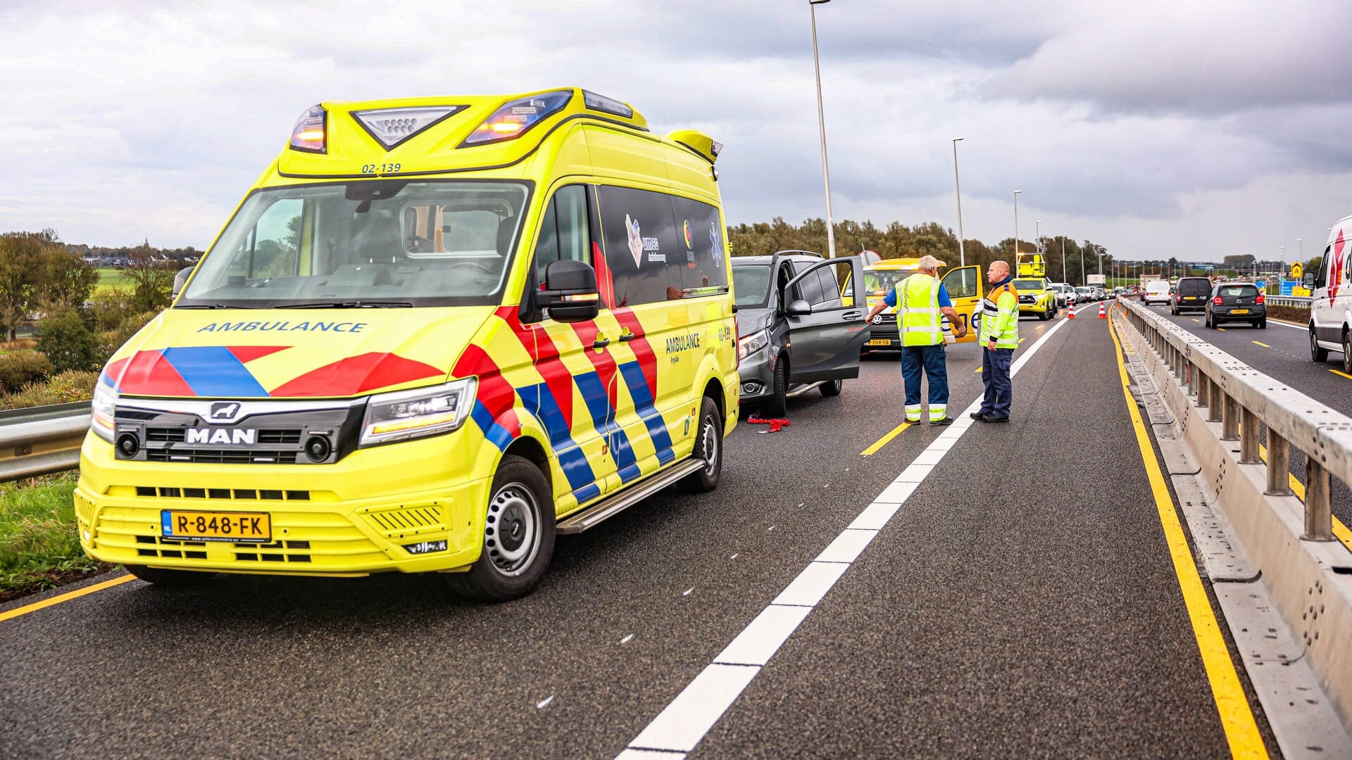 Snelweg Joure en Sneek korte tijd afgesloten door ongeval