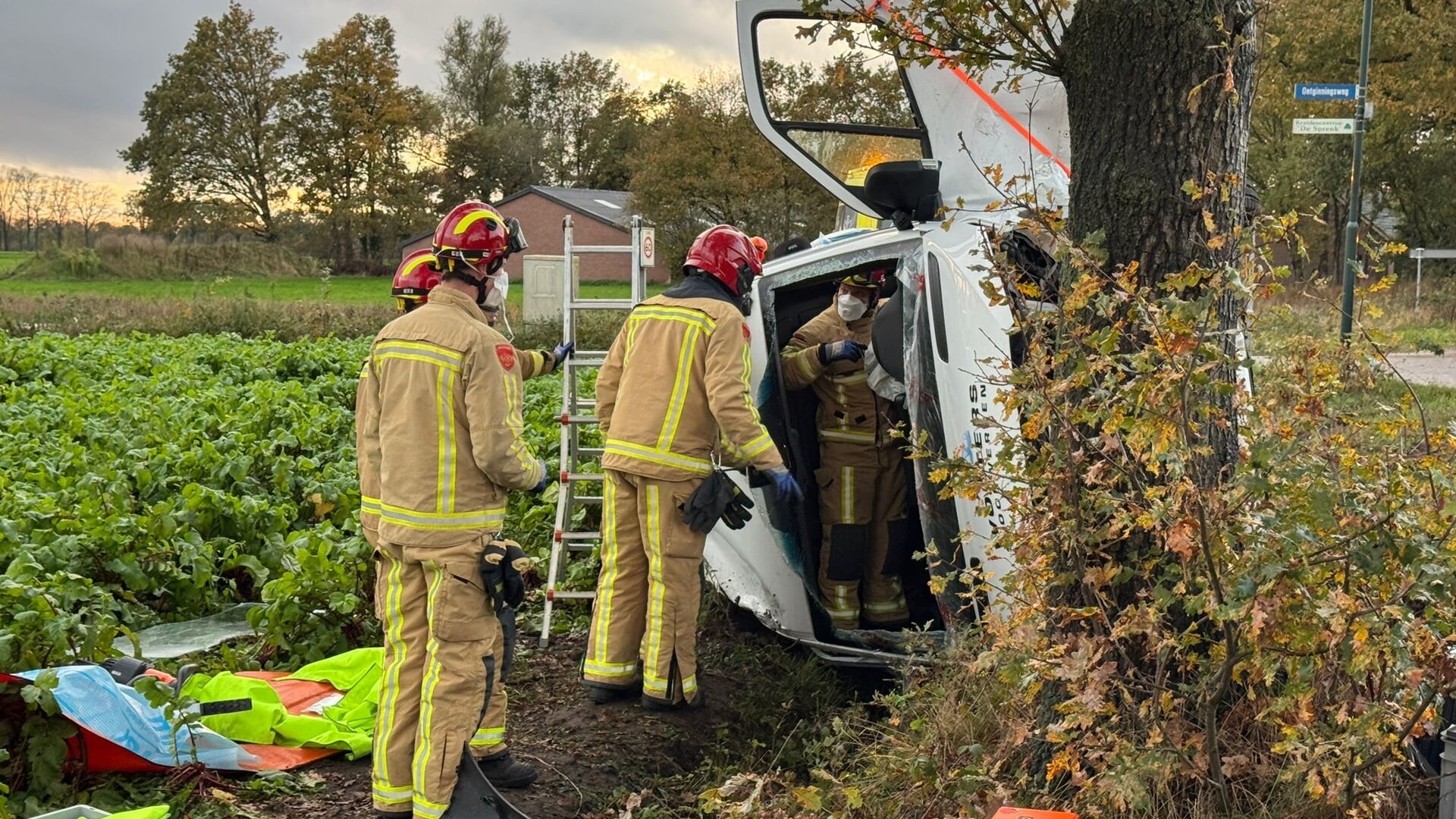Forse botsing bestelbussen in De Mortel