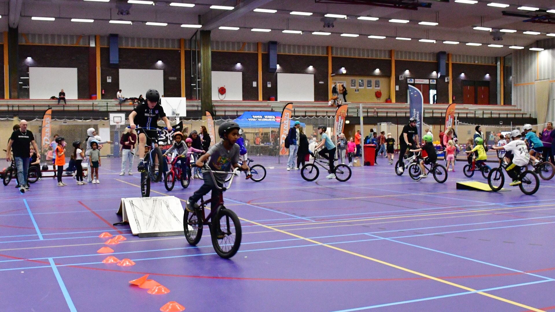 Jaarlijkse Mega Sportdag druk bezocht (Foto’s)