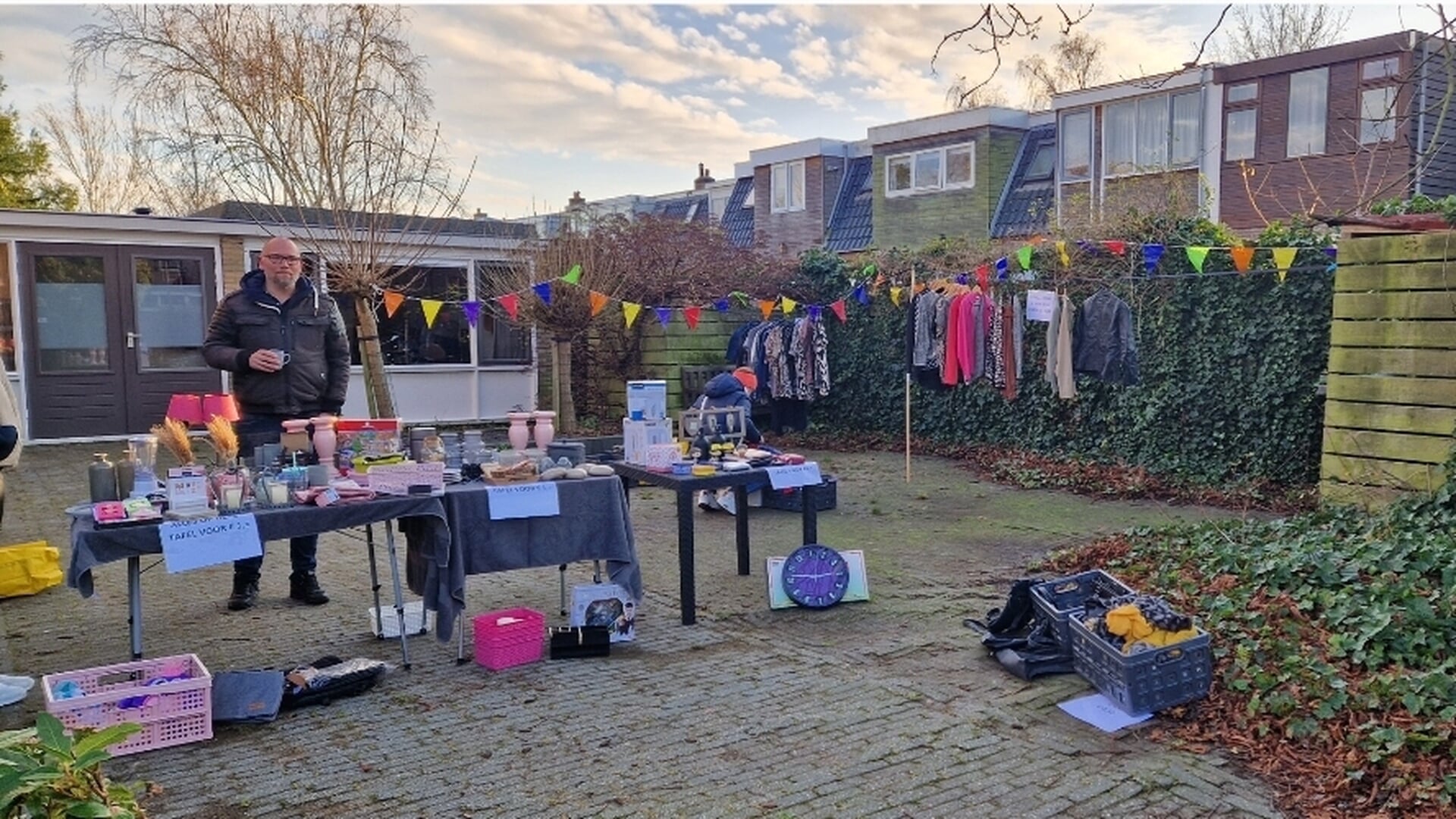 Garage-sale in de Bomenbuurt Sneek