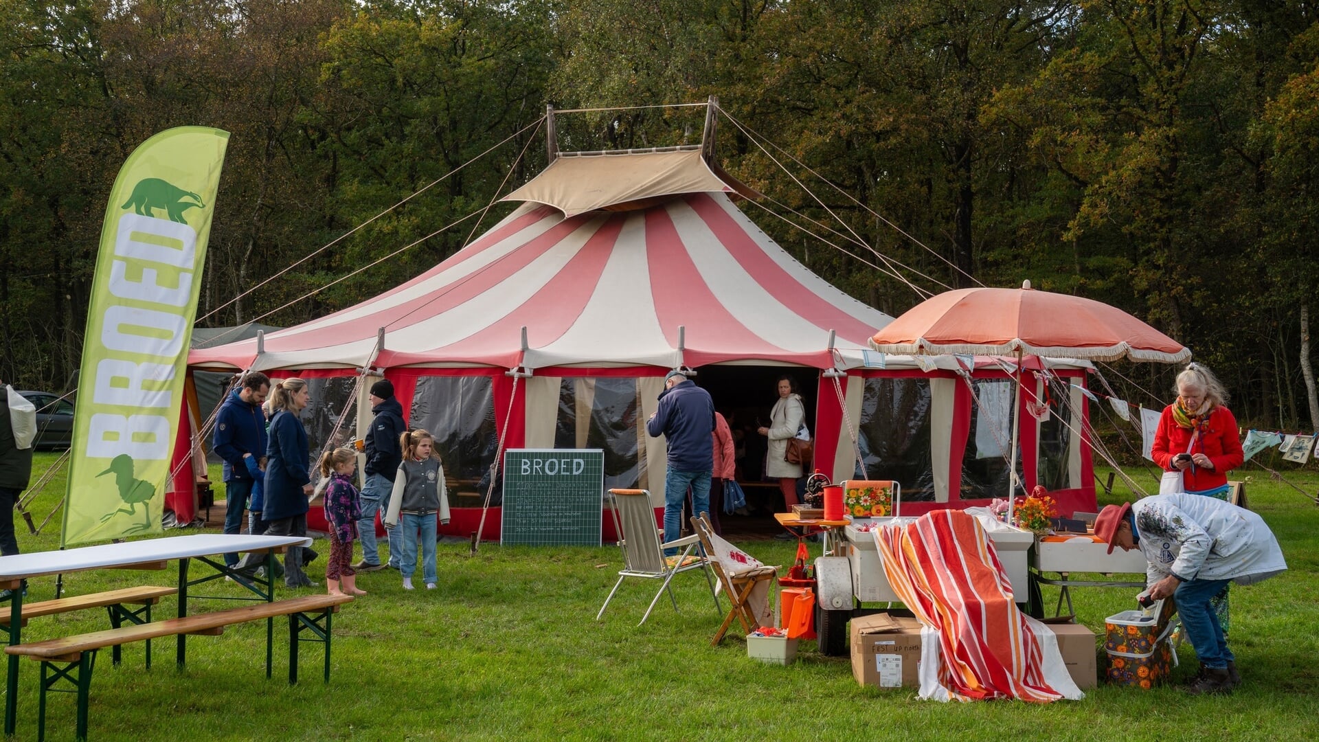 FOTO’S | Drukte en gezelligheid bij Groene Markt Festival bij Manege Gaasterland
