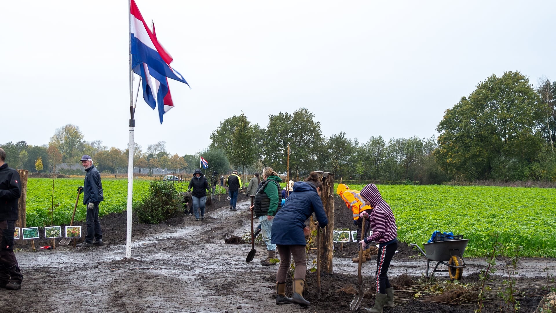 In beeld: 25e editie natuurwerkdag bij Heerlijck Hopveld