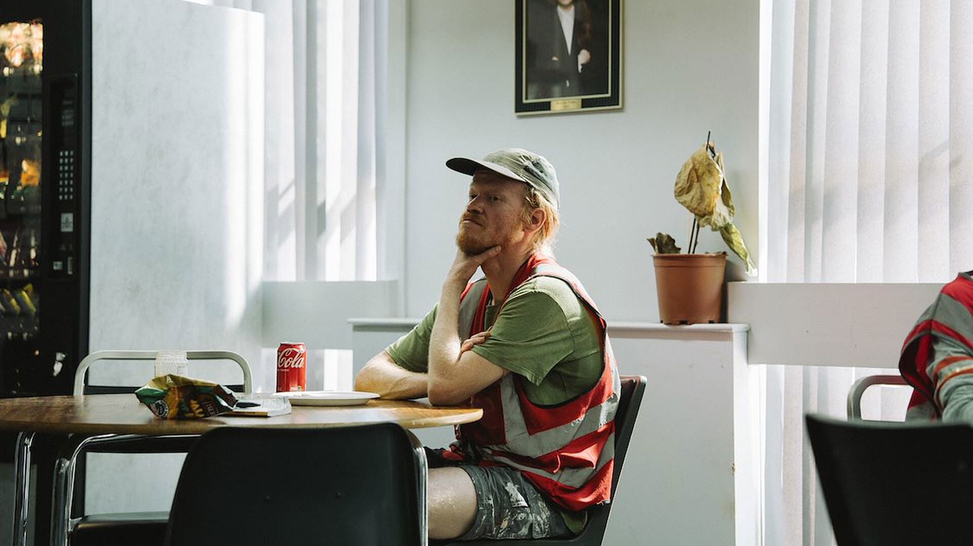 Filmhuis Sneek vertoont dinsdag 4 november de satirische film ‘Bugonia’ van Yorgos Lanthimos