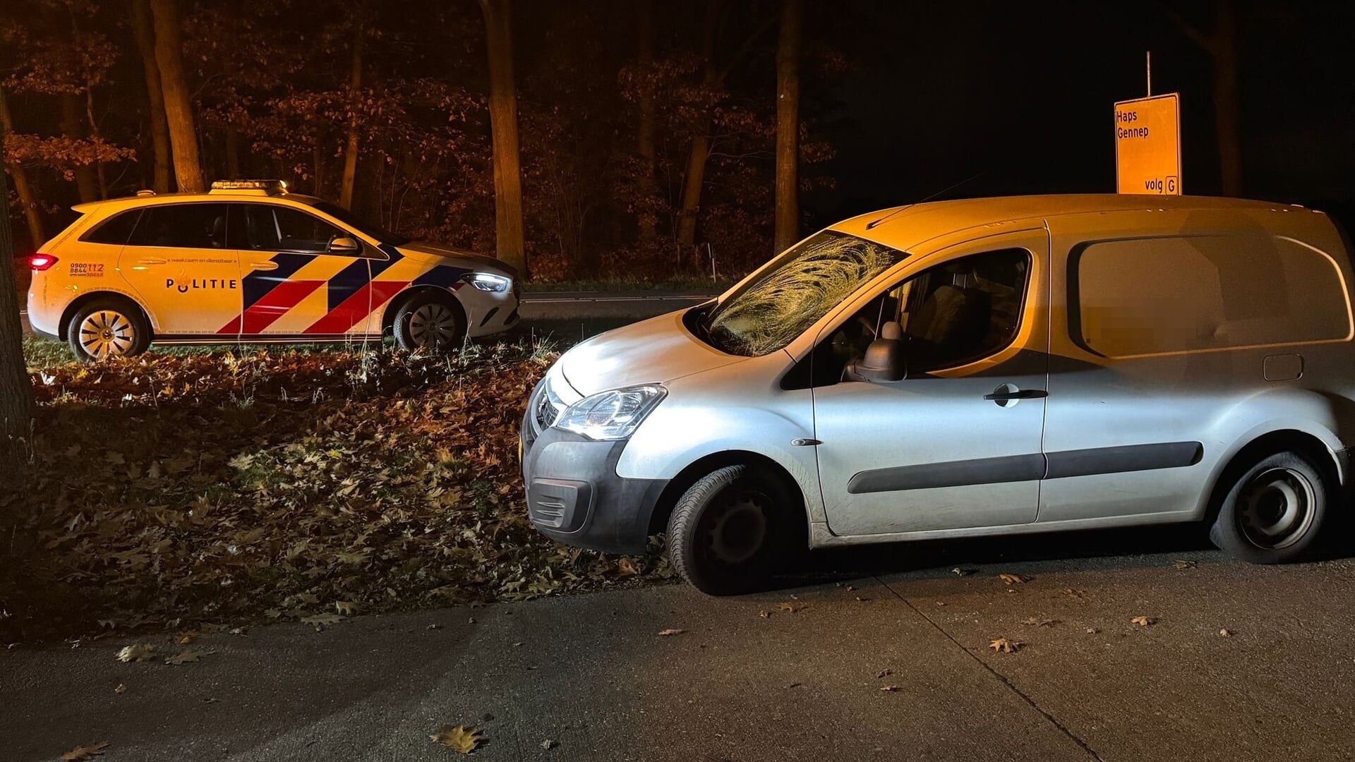 Vrouw geschept door bestelbusje op parallelweg N277 Elsendorp
