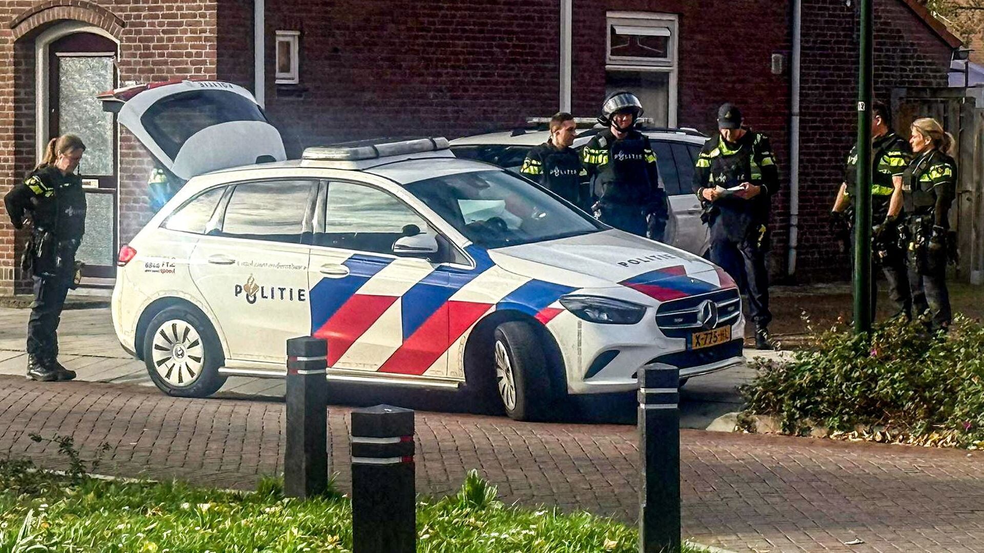 Politie valt woning binnen na bedreiging en vernieling in Beek en Donks huis