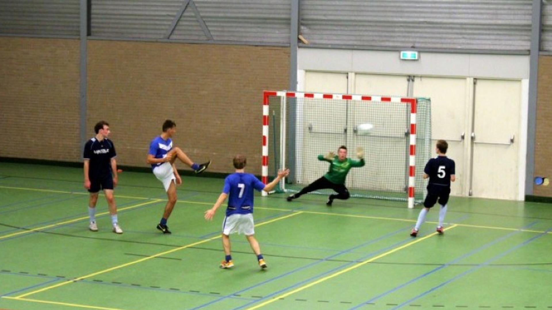 Biezen Tuincentrum overklast Sportcafé d’n Ekker; Café Thuis lachende derde