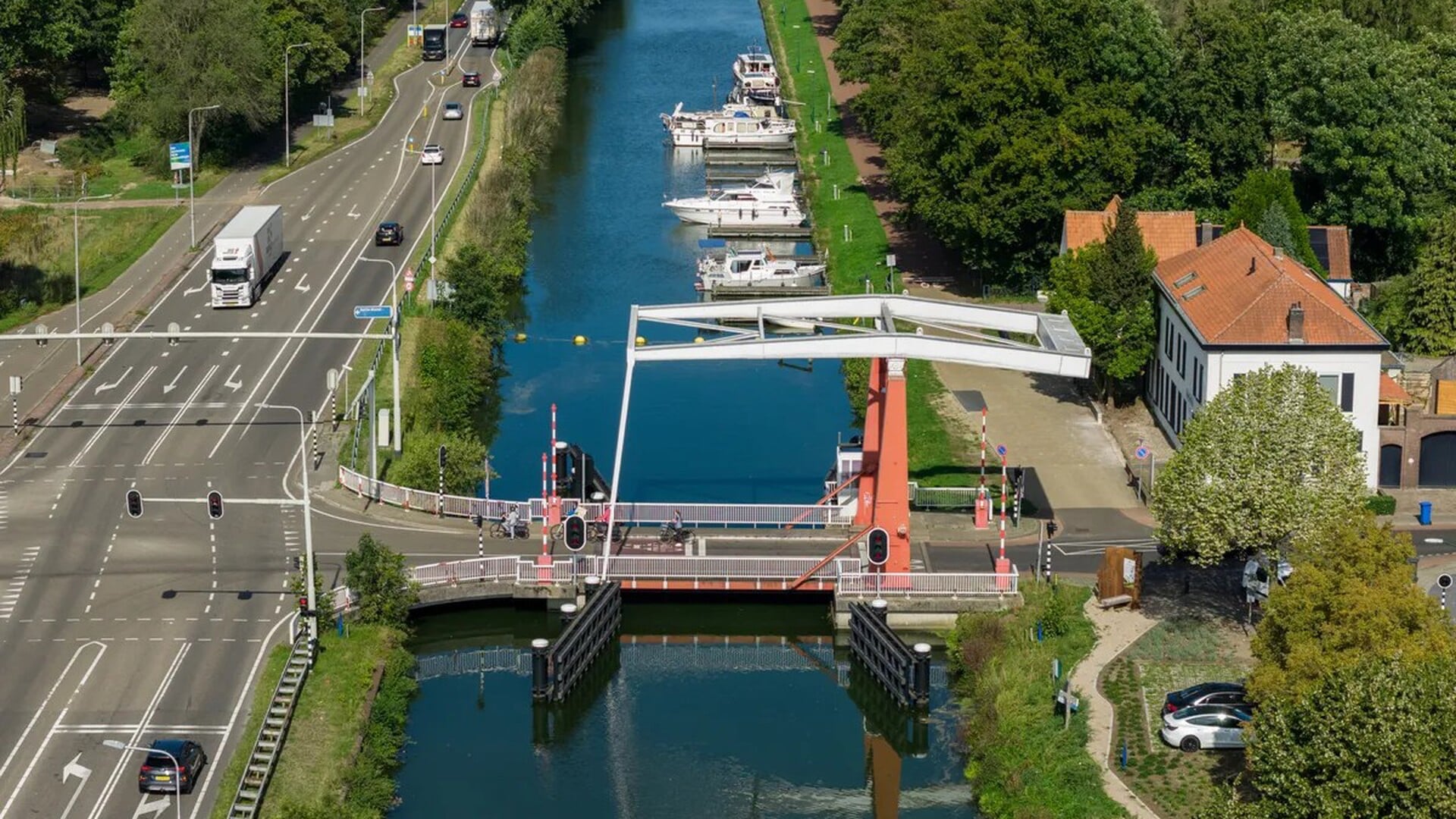 Hinder bij Aarle-Rixtelsebrug door smeerwerkzaamheden
