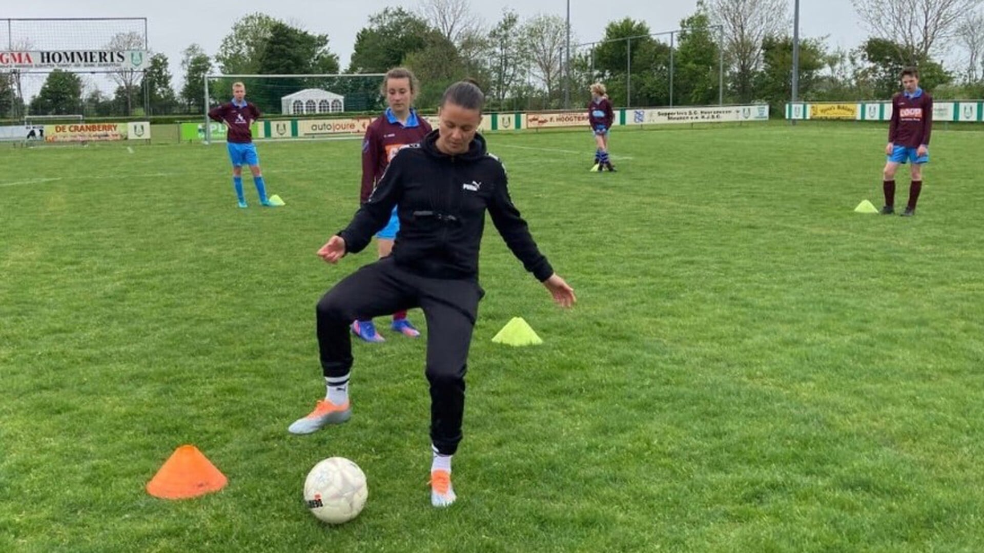 Sherida Spitse neemt in stijl afscheid van Oranje: Interlandcarrière eindigt met erehaag