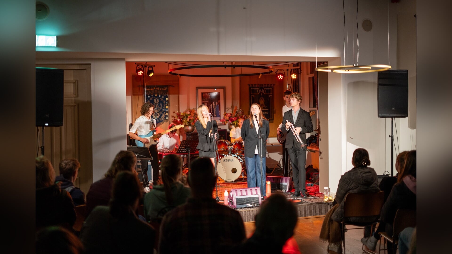 FOTO’S | Licht uit, spot aan: betoverende Nacht van de Nacht in Balk