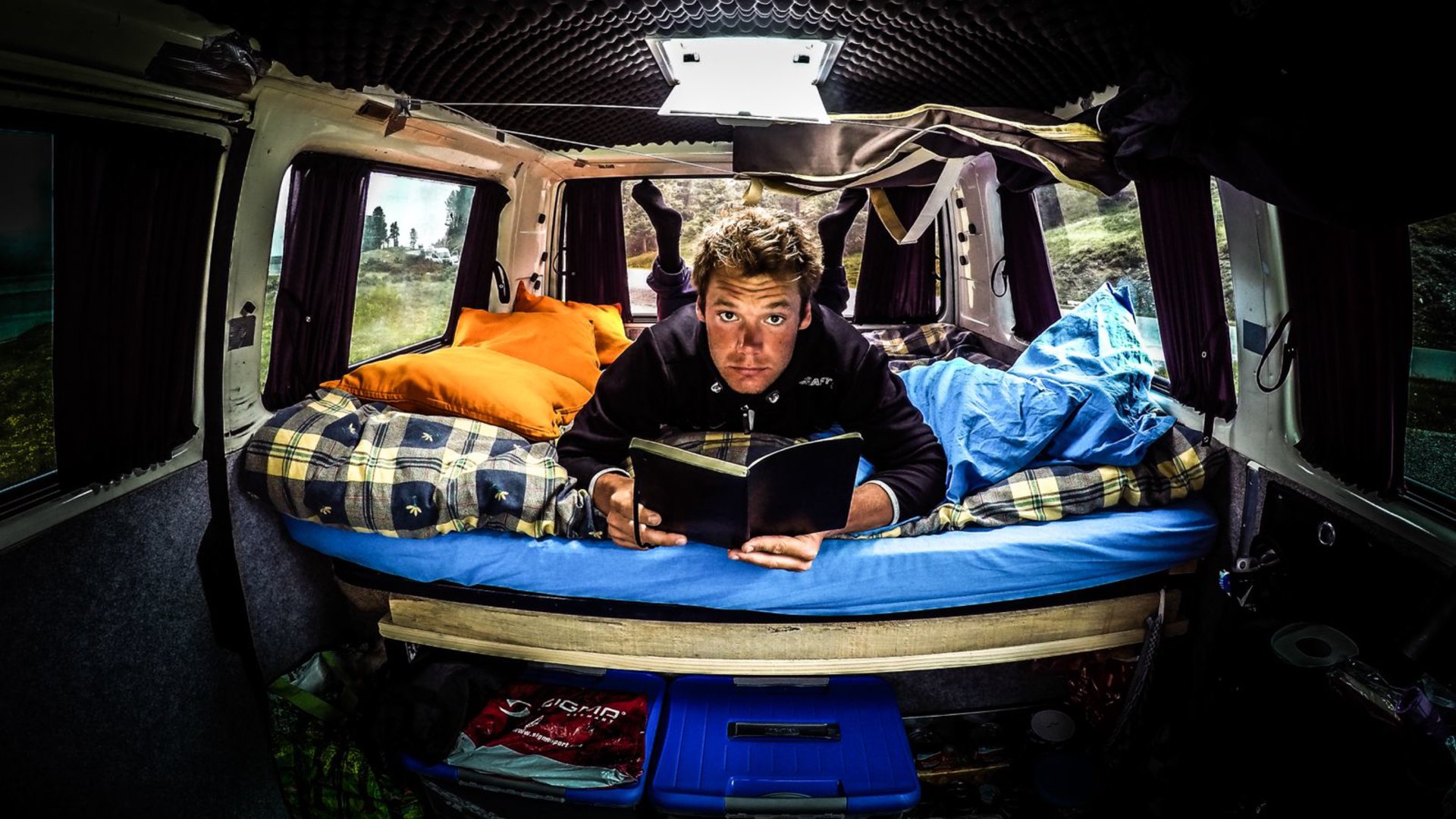 Eric-Mijnster-verkocht-alles-en-ging-in-een-bus-de-bergen-in