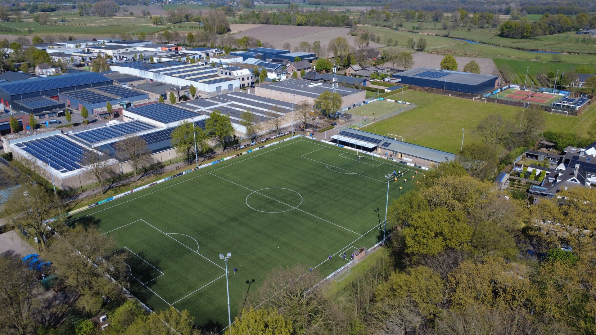 Rooise-voetbalclubs-weer-in-actie