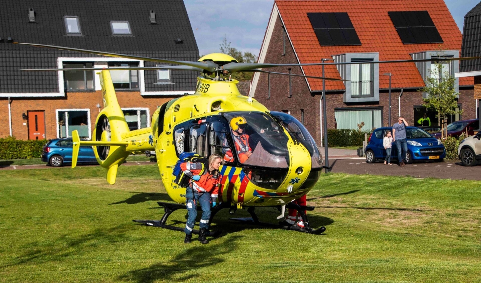 Traumahelikopter Landt In Laag-Soeren Voor Medisch Incident - Al Het ...