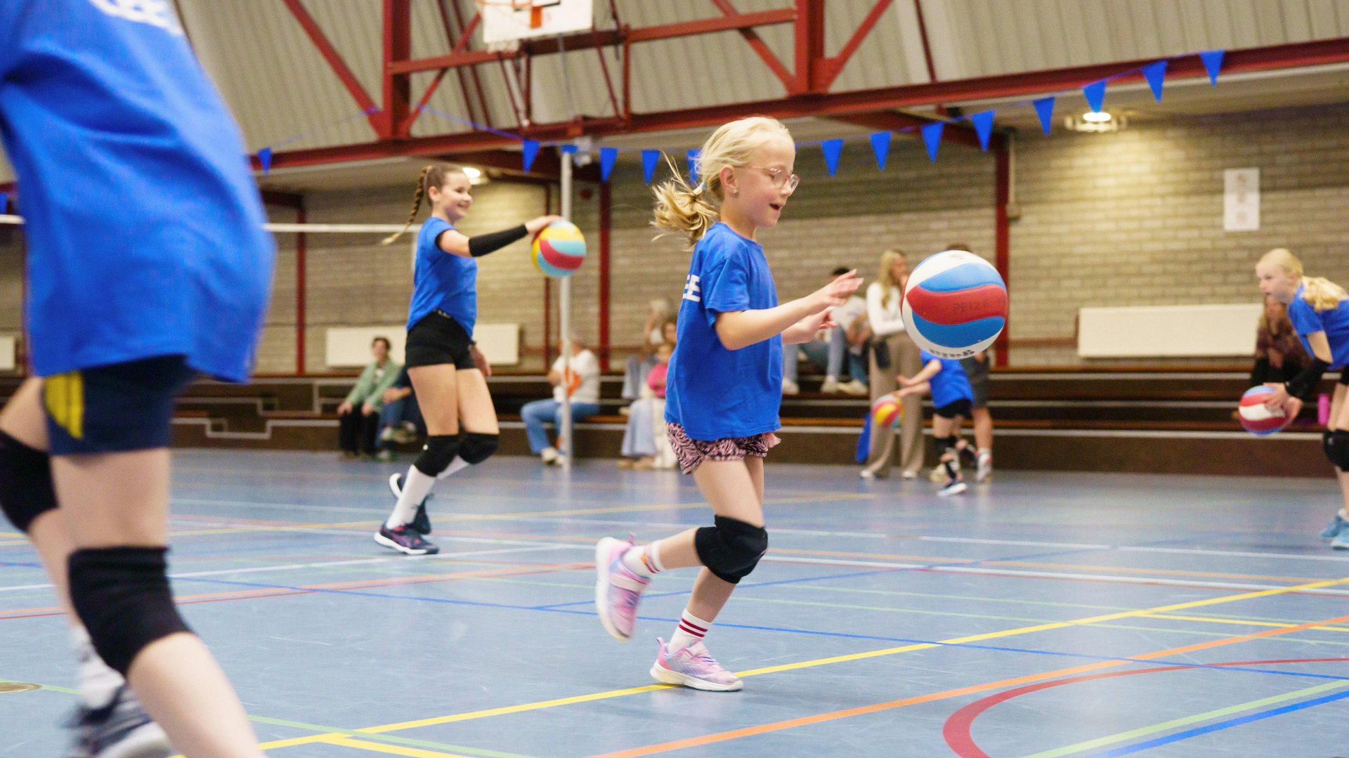 Volleybal Peize vierde 65 jaar en zoekt nu heren