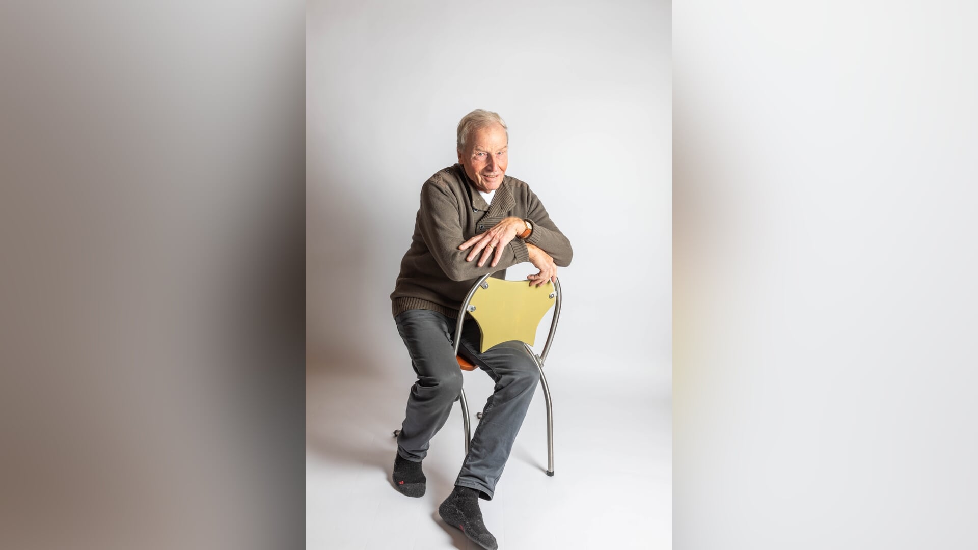 Designstoel als levenswerk van Folkert van der Harst uit IJlst: ‘De wereld een beetje mooier maken!’