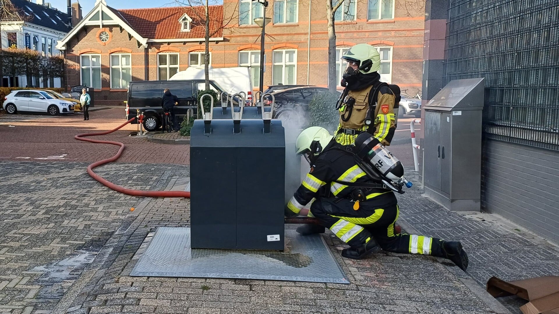 Papiercontainer in brand aan de Minckelersstraat