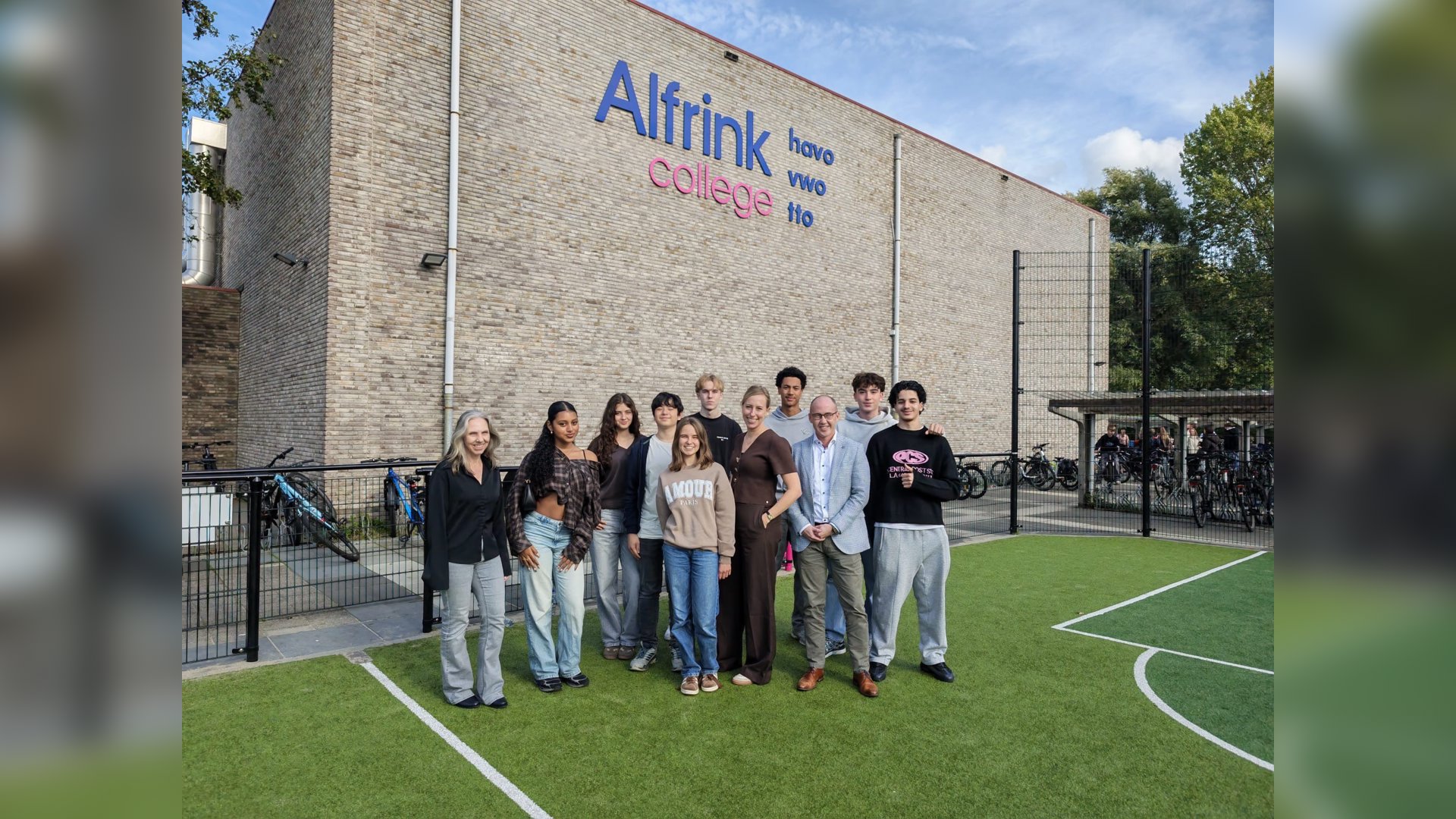 Wethouder Anne-Lise Olsthoorn op werkbezoek bij Alfrink College