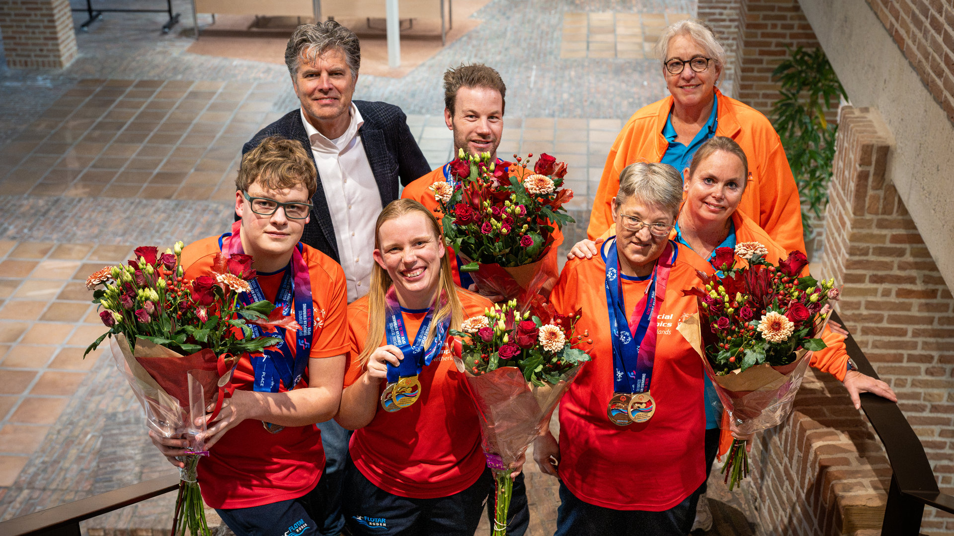 Wethouder Bossina zet Flotar zwemmers in het zonnetje