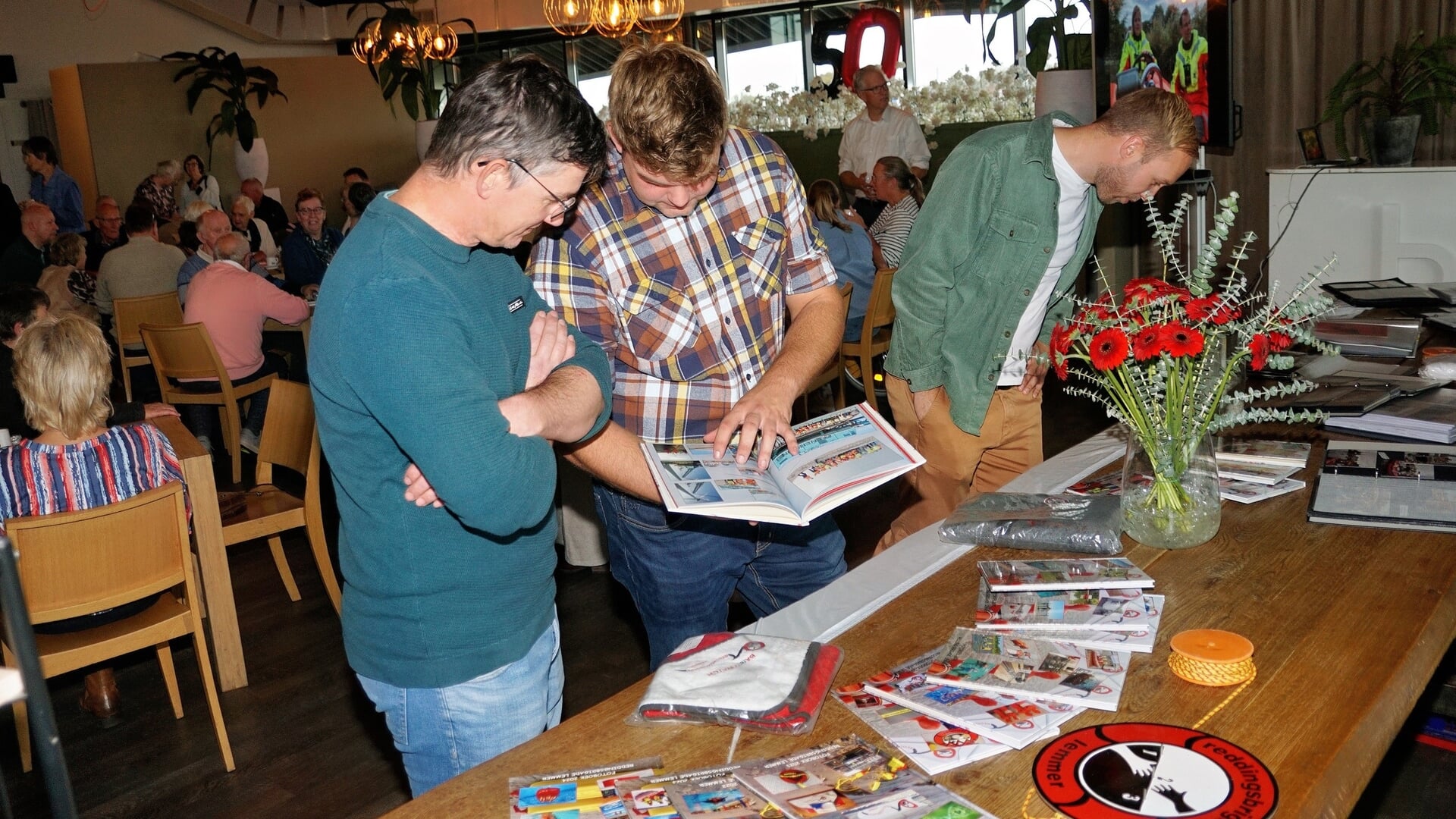 FOTO’S | Reddingsbrigade Lemmer viert 50-jarig jubileum: “Onze vrijwilligers zijn het hart van de br