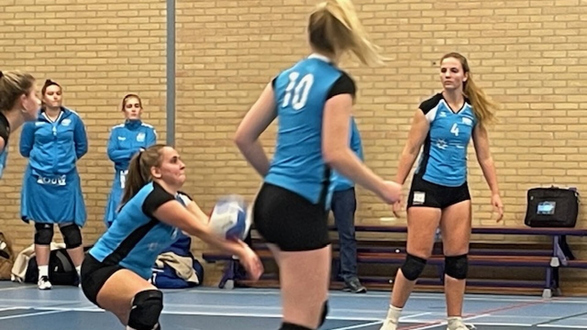 Far Ut laat in topper geen spaan heel van VC Joure 2