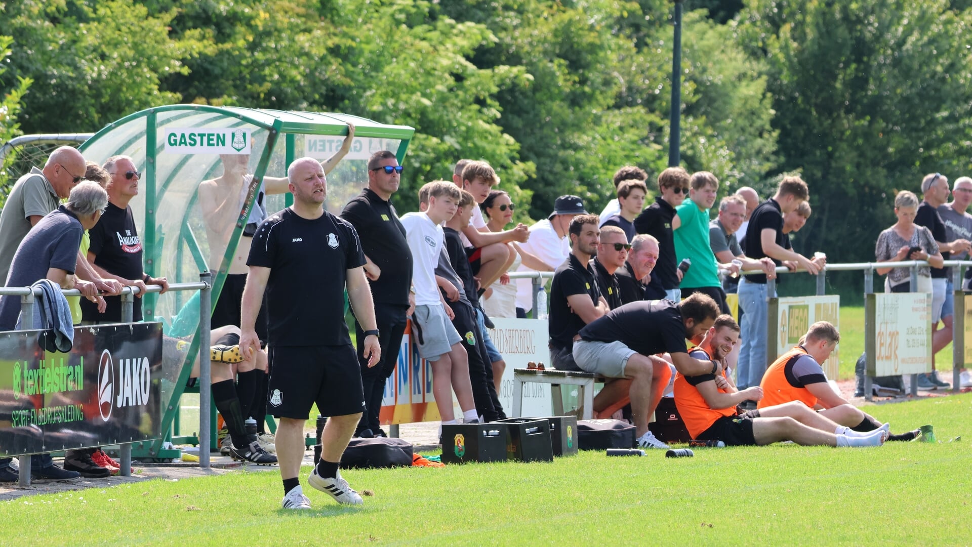 Voetbaluitslagen uit de regio Súdwest: ONS Sneek komt opnieuw niet tot scoren, HJSC haalt stevig uit