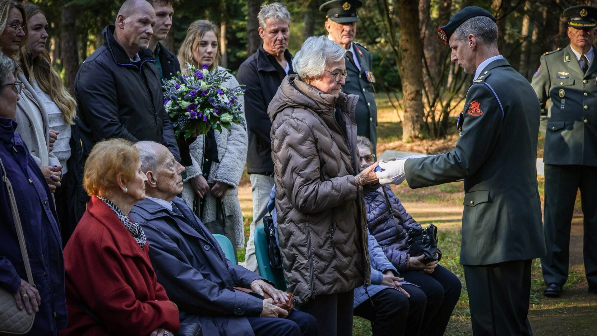 Bennie de Wolf herdacht: 42 jaar na zijn dood in Libanon krijgt Sneker militair een gedenksteen op N