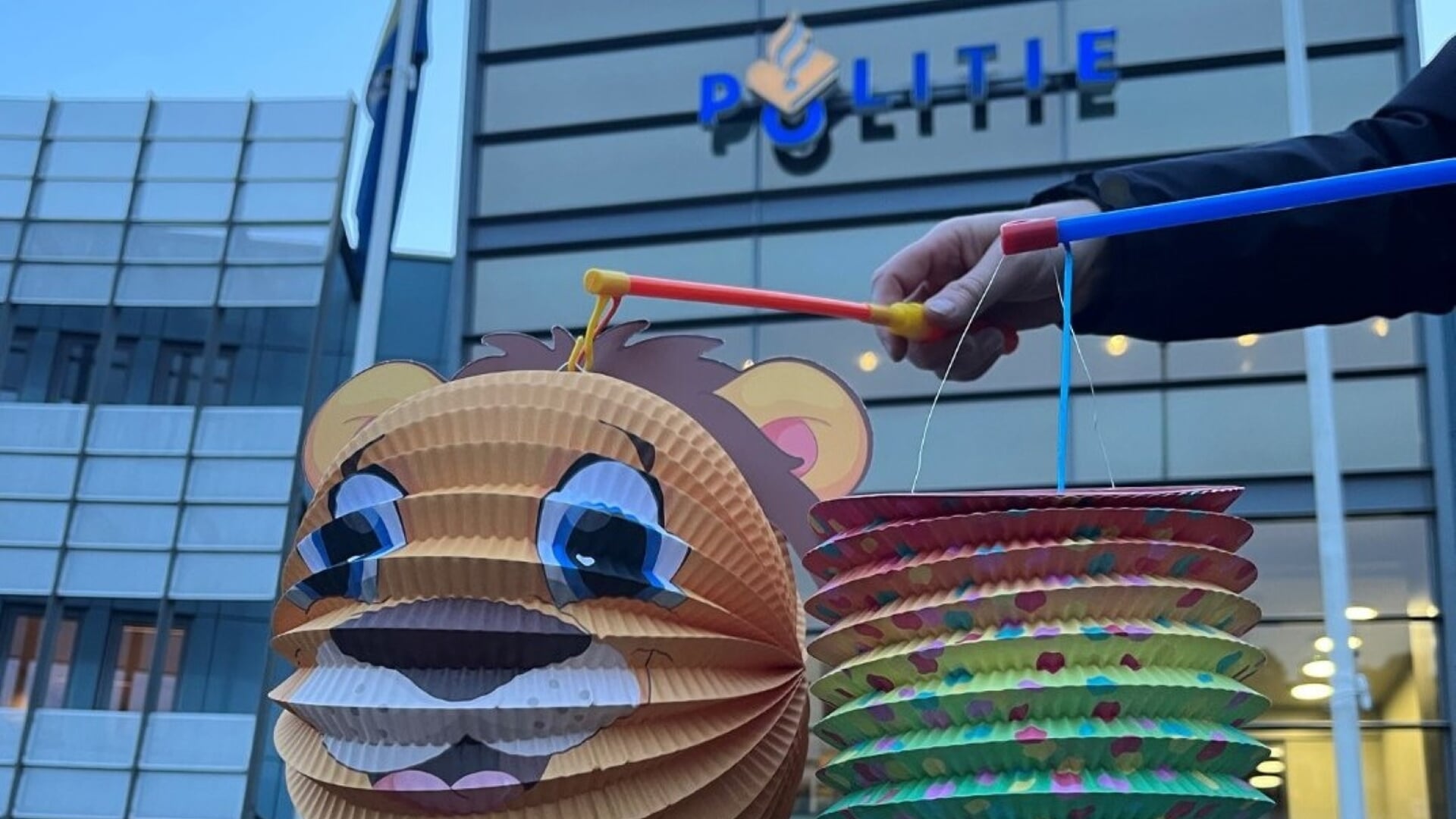 Sint Maarten op het politiebureau van Sneek