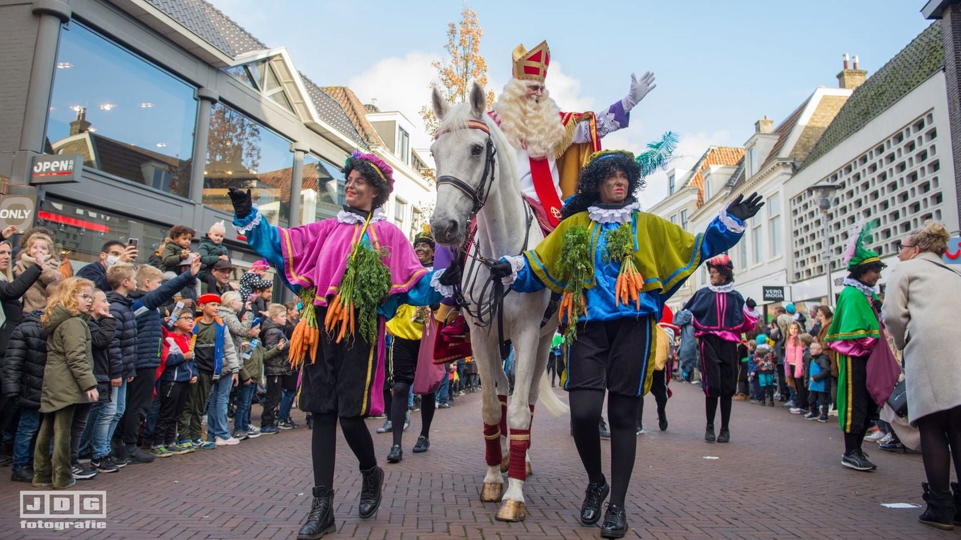 Sneek verwelkomt Sinterklaas op zaterdag 15 november