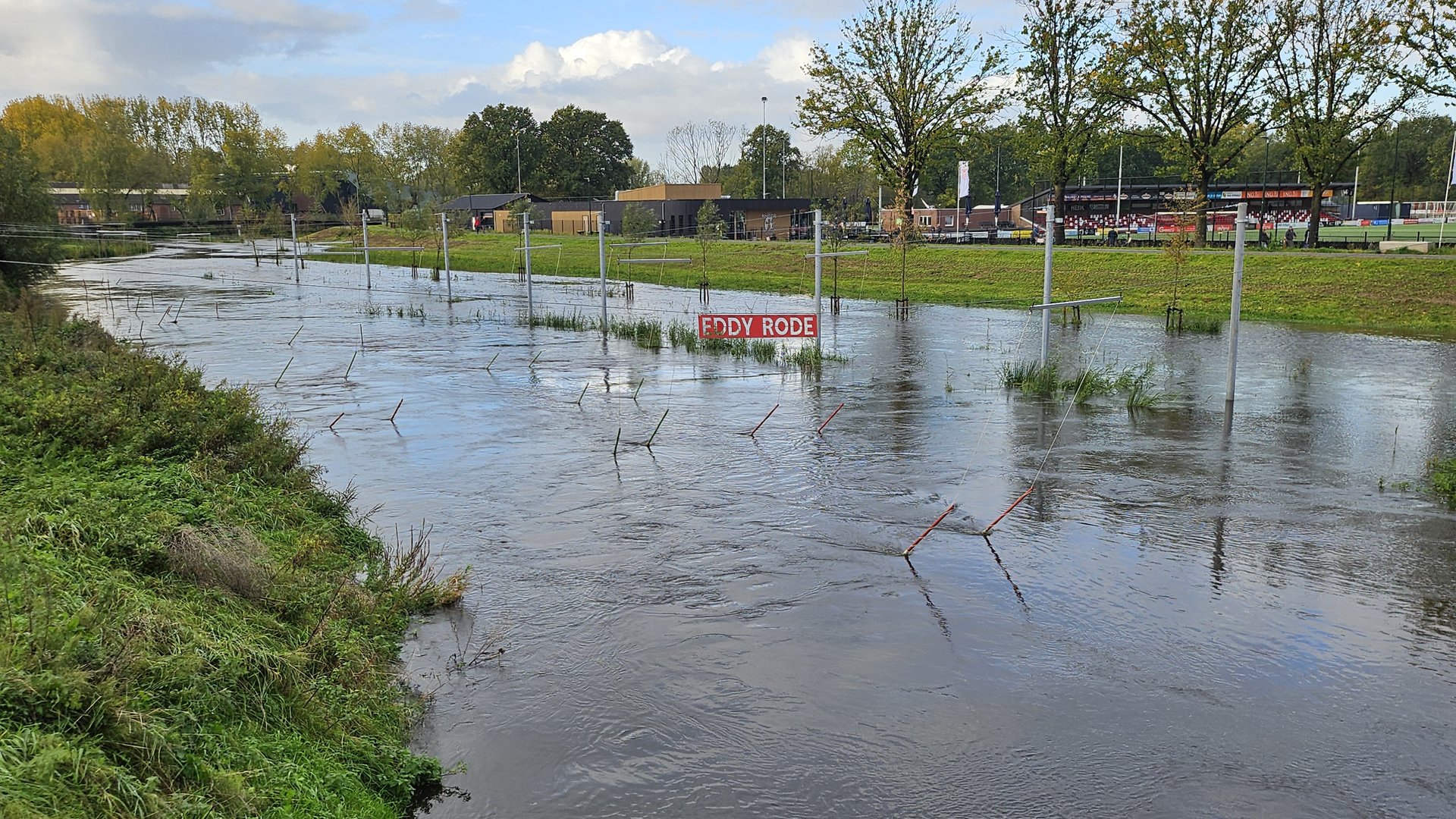Dommel stijgt flink na regenachtig weekend