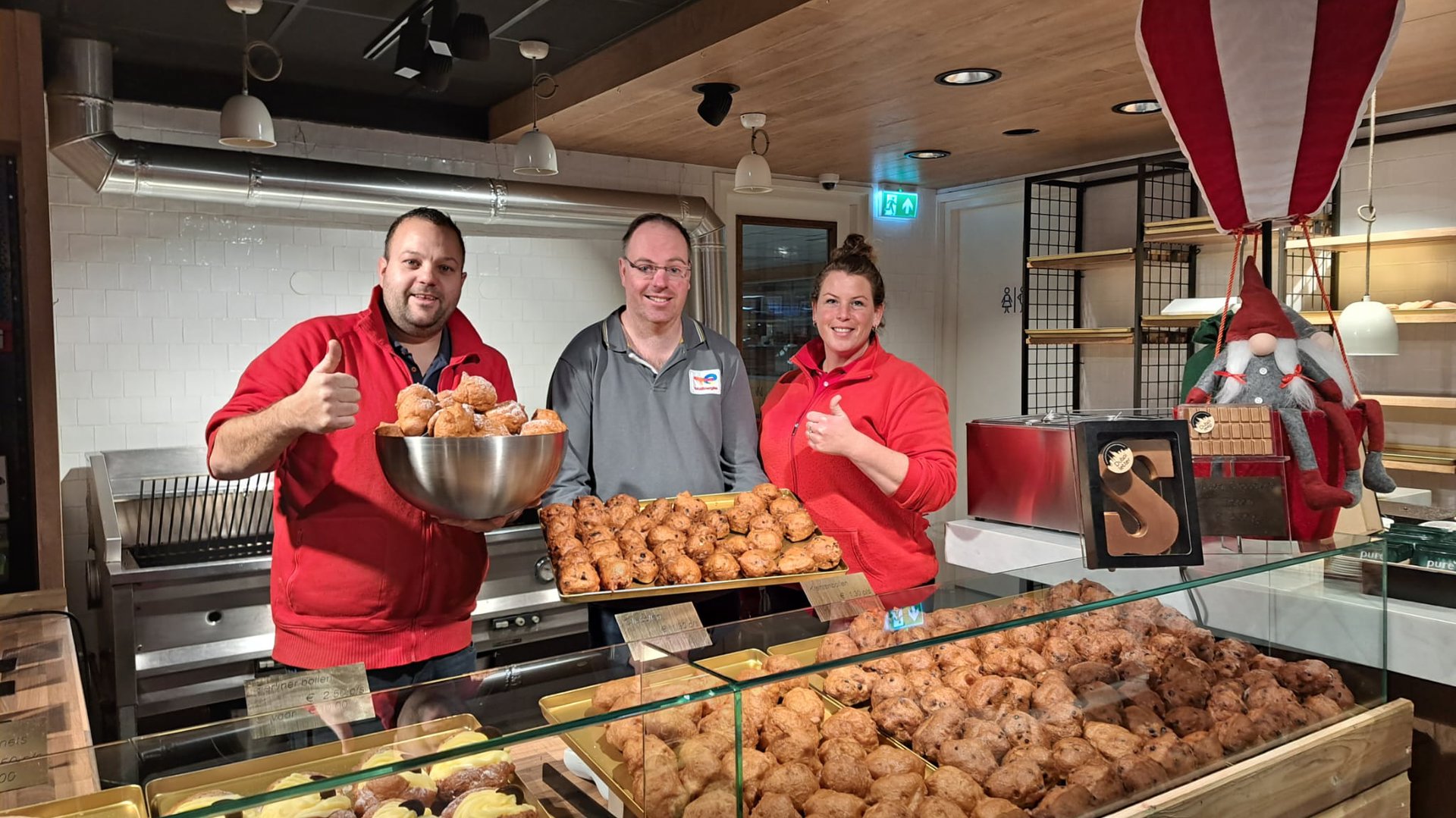 De oliebollen van De Jong zijn er weer! Feestelijke start met 10 voor 10 euro! [Partnercontent[
