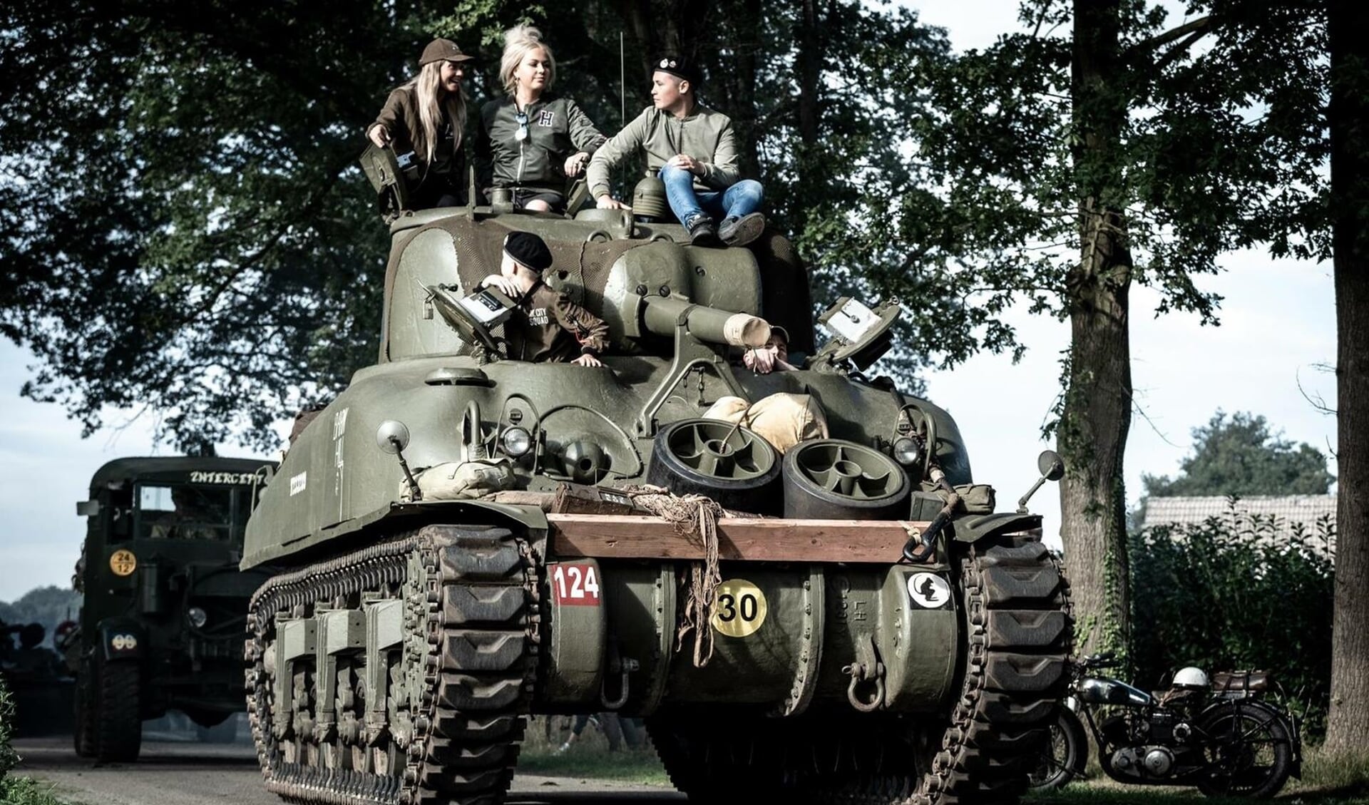 Unieke Sherman-tanks bij Santa Fe Event bij Oorlogsmuseum Overloon ...