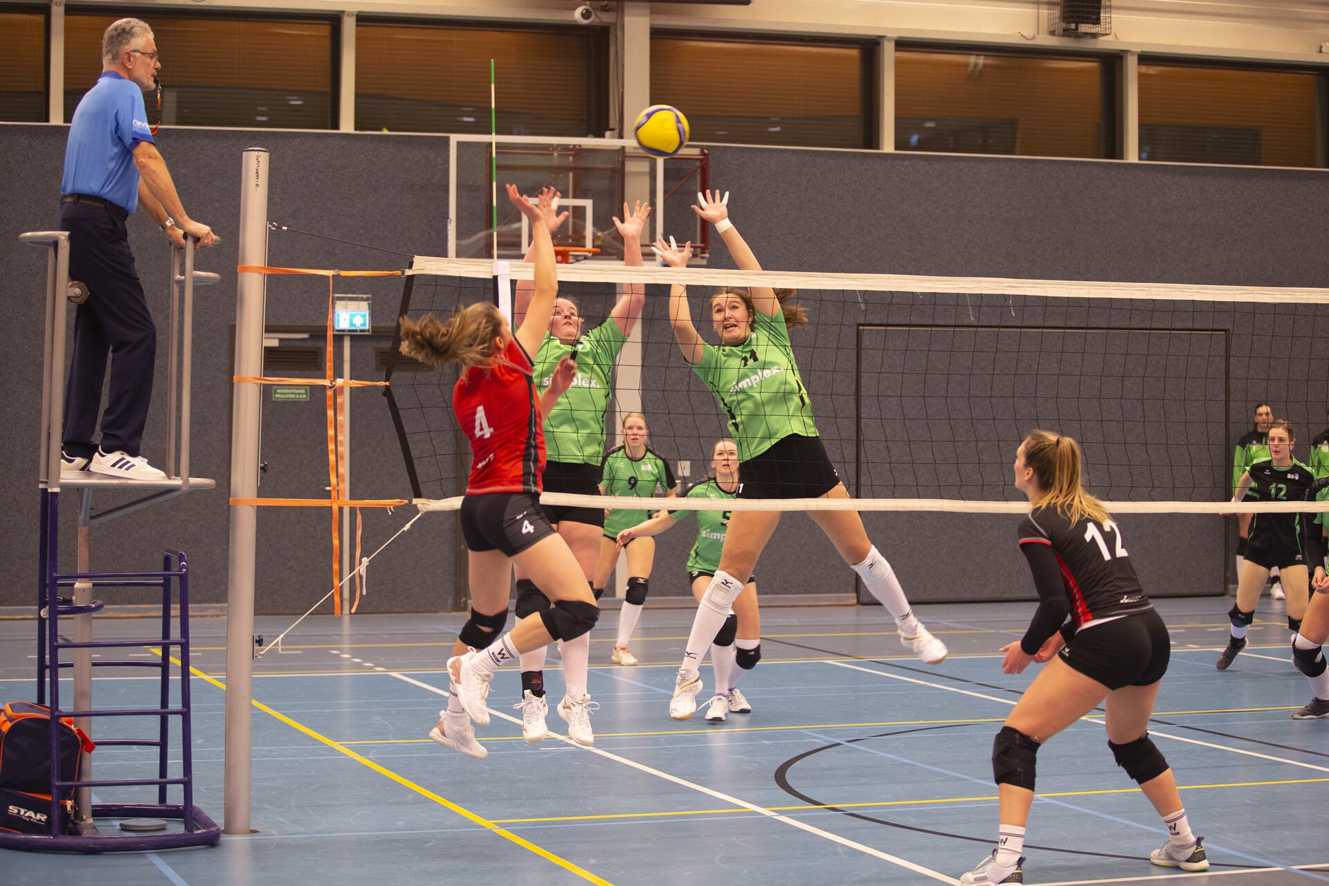 Dames Simplex/SSS dwingen ongeslagen koploper tot vijfsetter ...