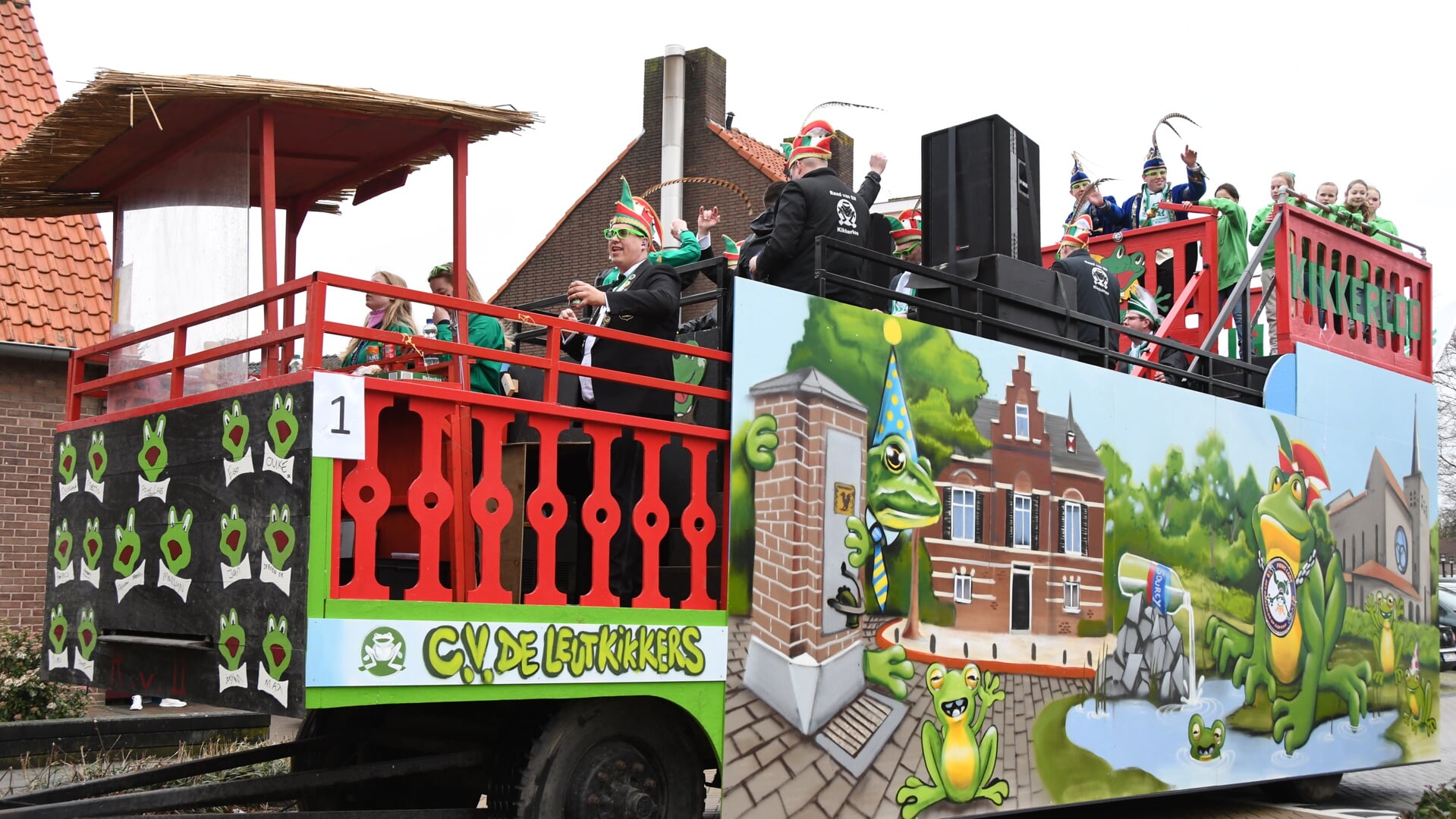 Kwibus en gevolg in lange stoet door Kikkerloo - Bunniks Nieuws ...