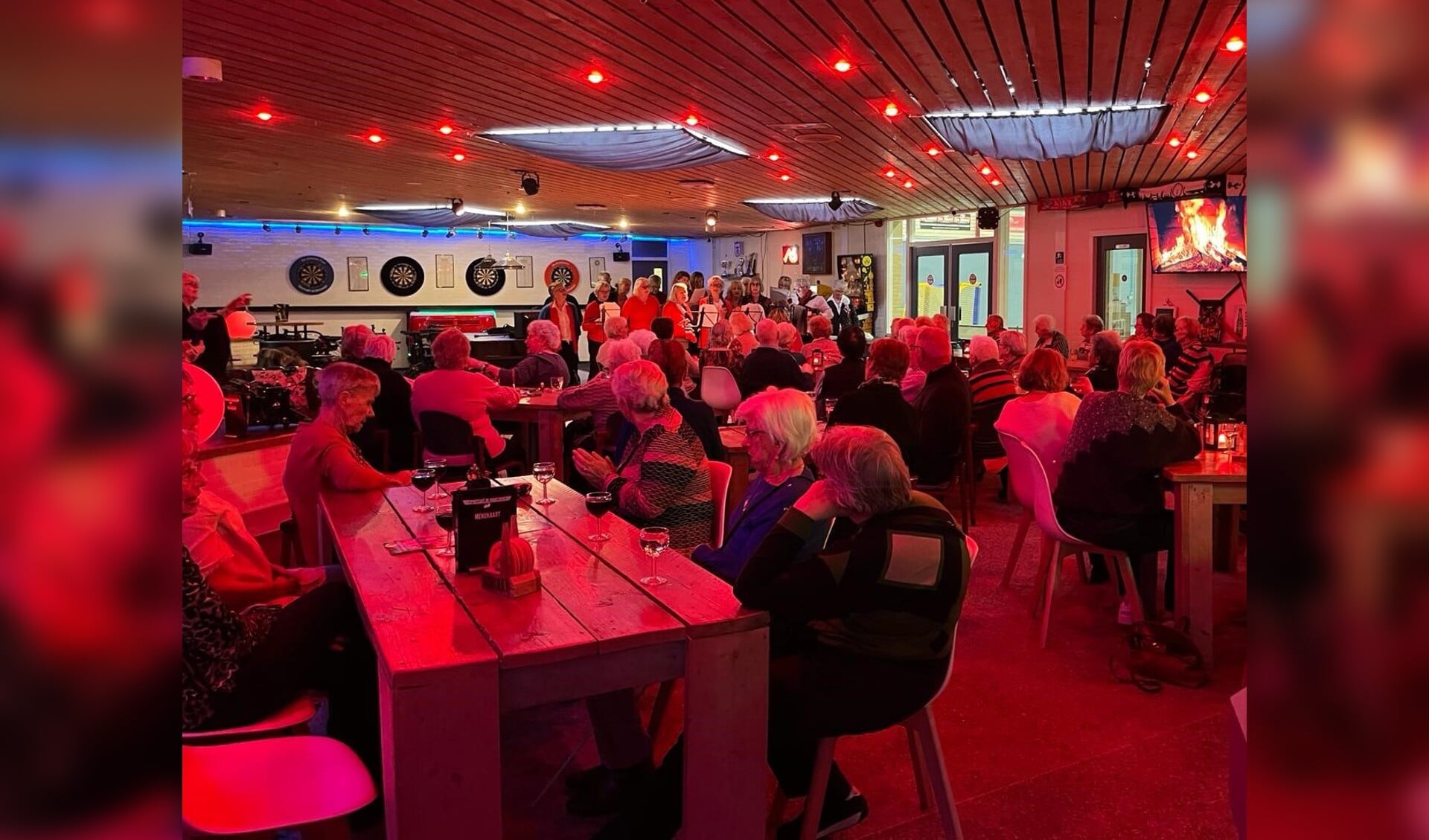 Zonnebloemers zingen Amsterdamse liedjes - Nieuws uit de regio Ouder Amstel