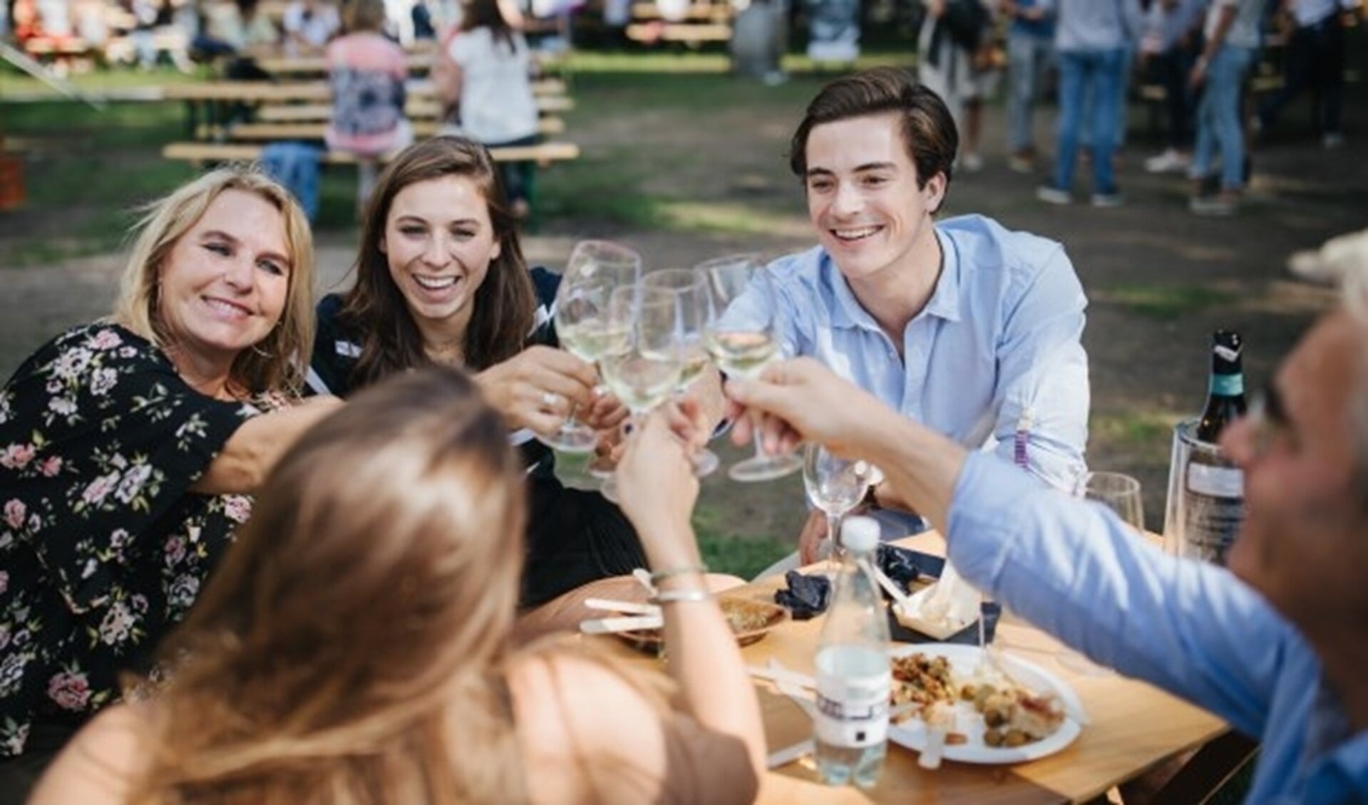 Wijnfestival Op Drijvend Paviljoen En Kade Van De Rijnhaven