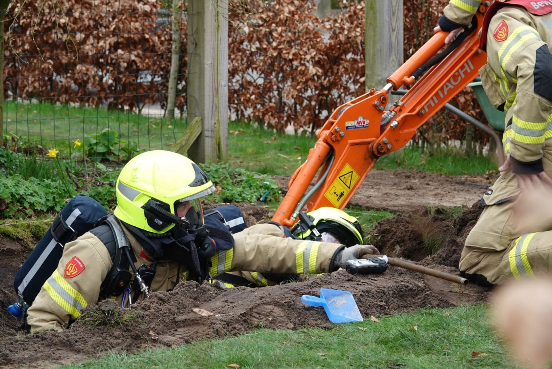 Minigraver Raakt Gasleiding In Barneveldse Tuin Brandweer Rukt Uit Barneveldse Krant Nieuws