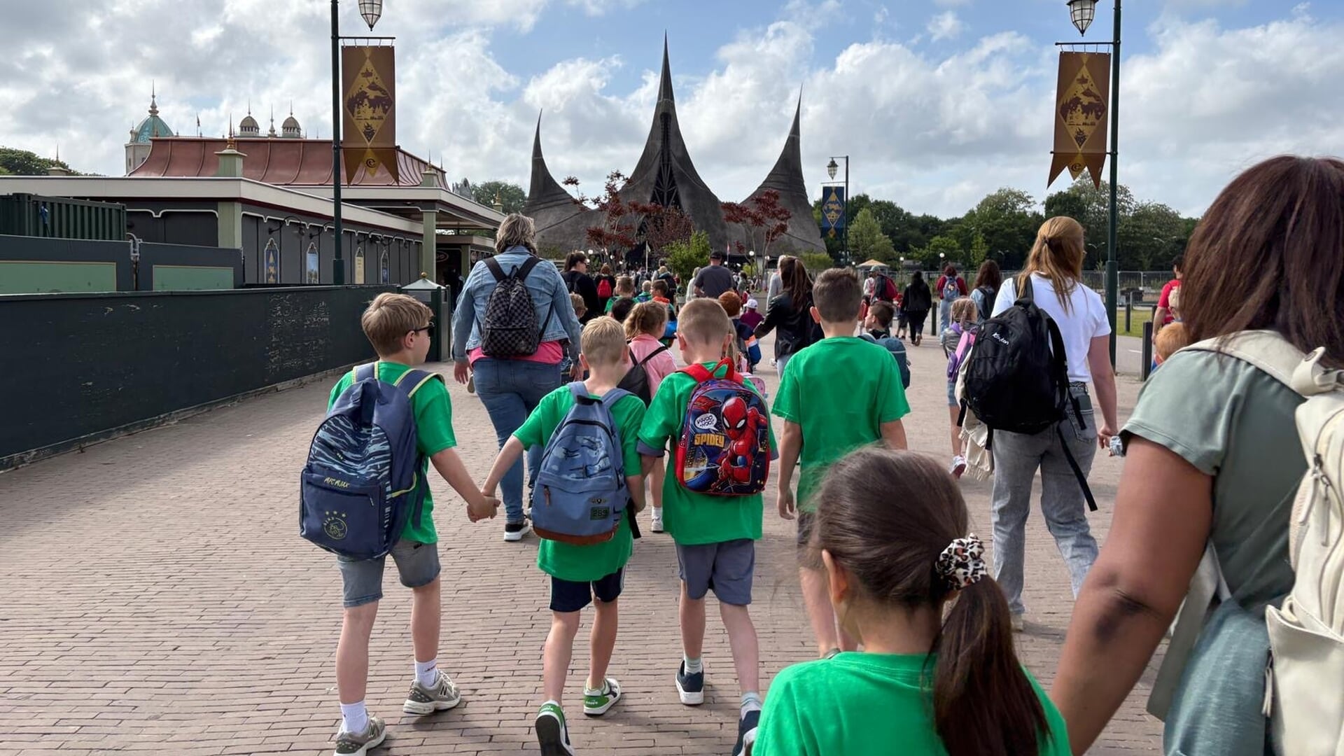 Mgr. Zwijsenschool met 800 personen naar De Efteling: ‘Fantastische dag’