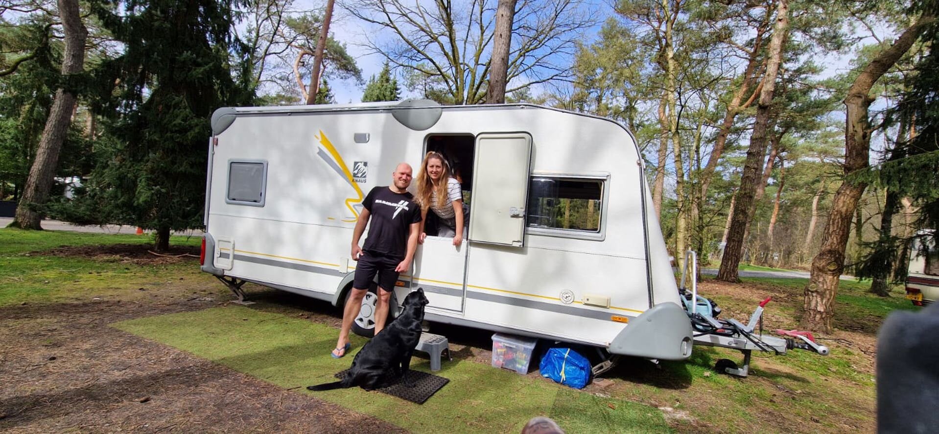 Noortje woont het hele jaar met haar caravan in de natuur ‘Je gaat terug naar de basis