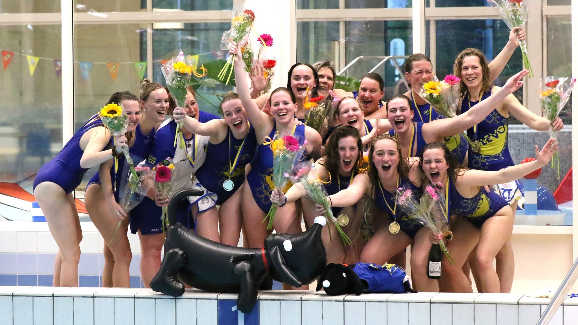 Flevo dames behalen historisch kampioenschap - StadNijkerk.nl Nieuws ...